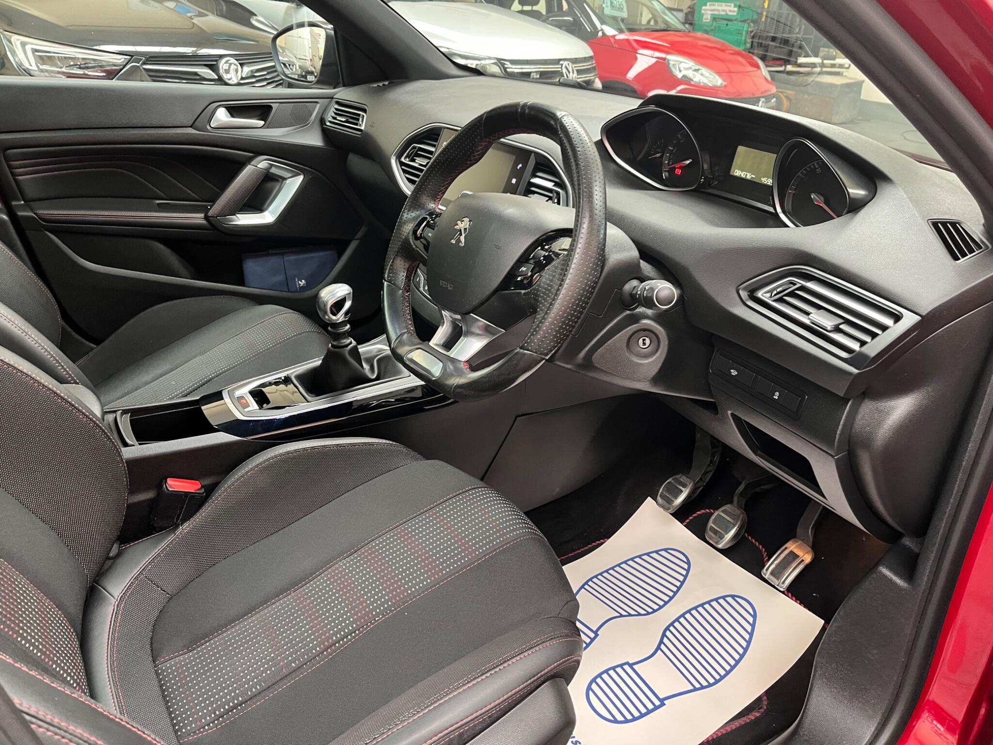 Peugeot 308 view 11