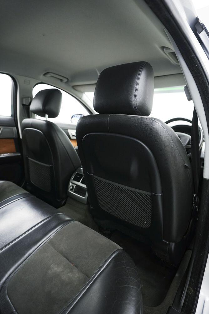 Jaguar XF view 14