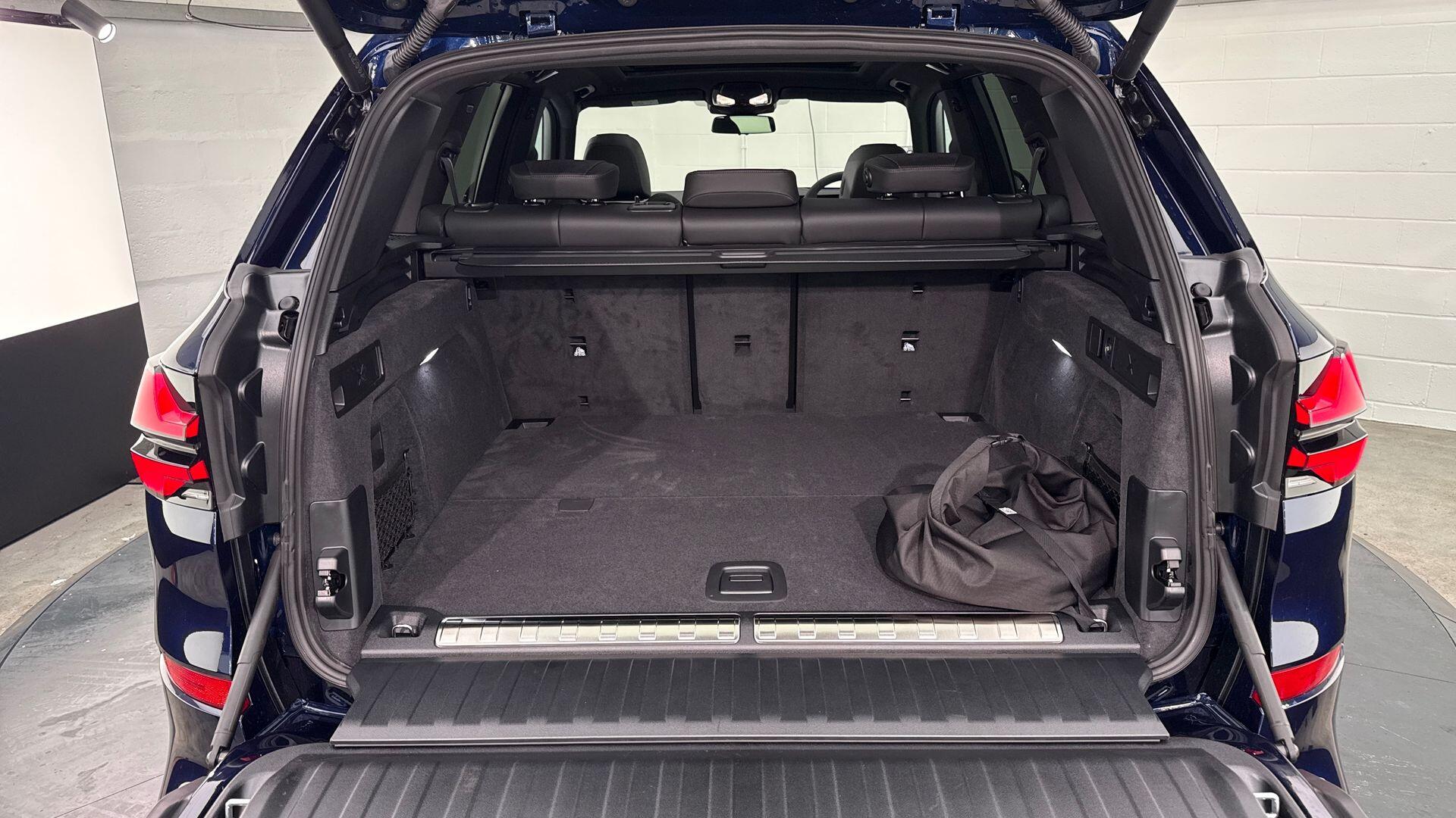 BMW X5 view 13