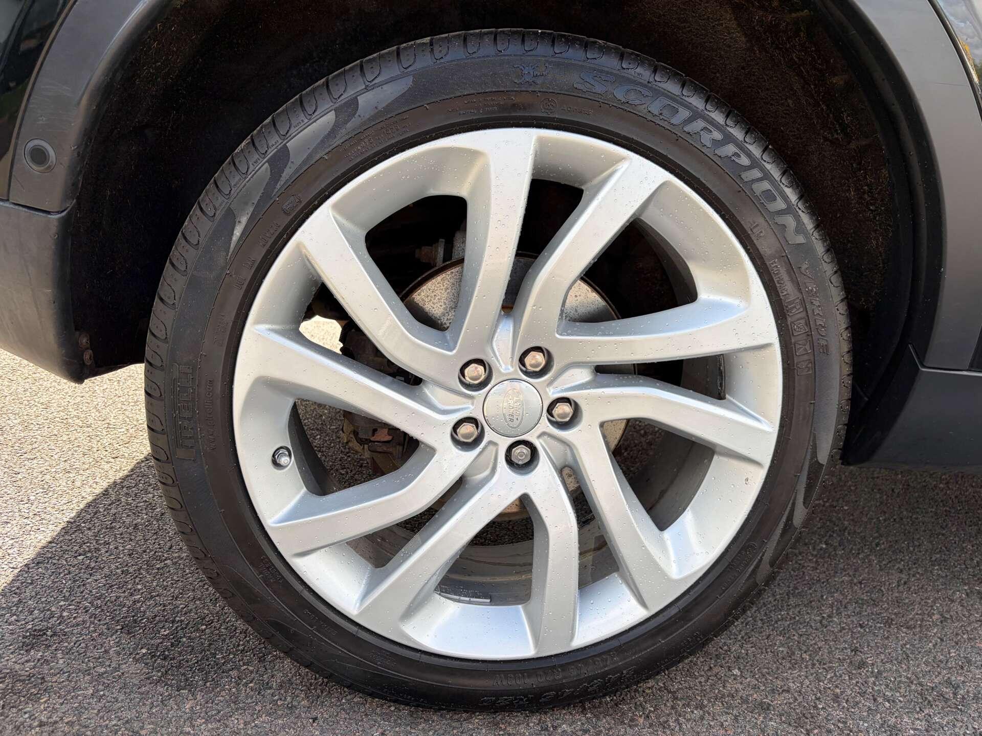 Land Rover Discovery Sport view 10