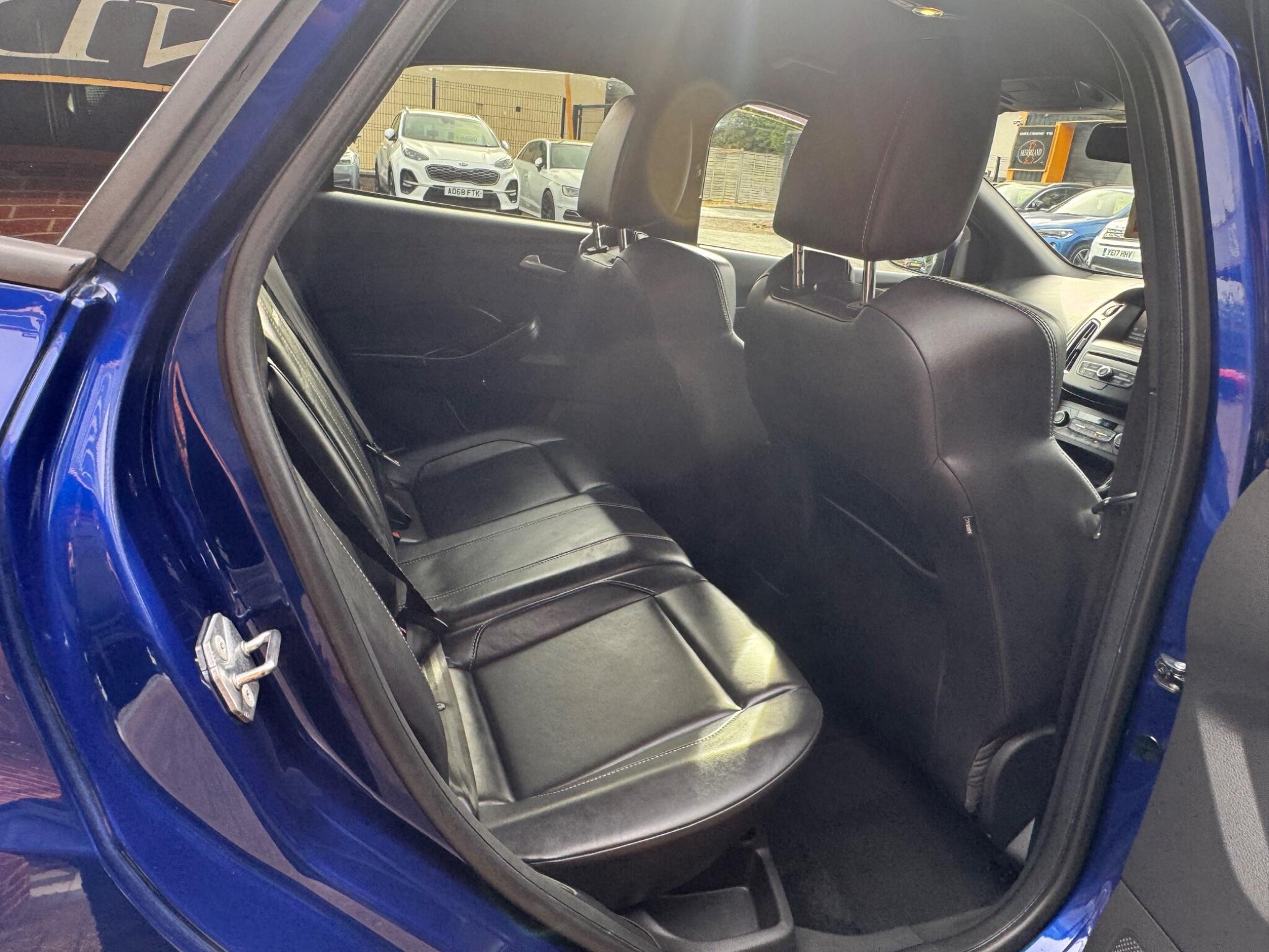 Ford Focus view 12