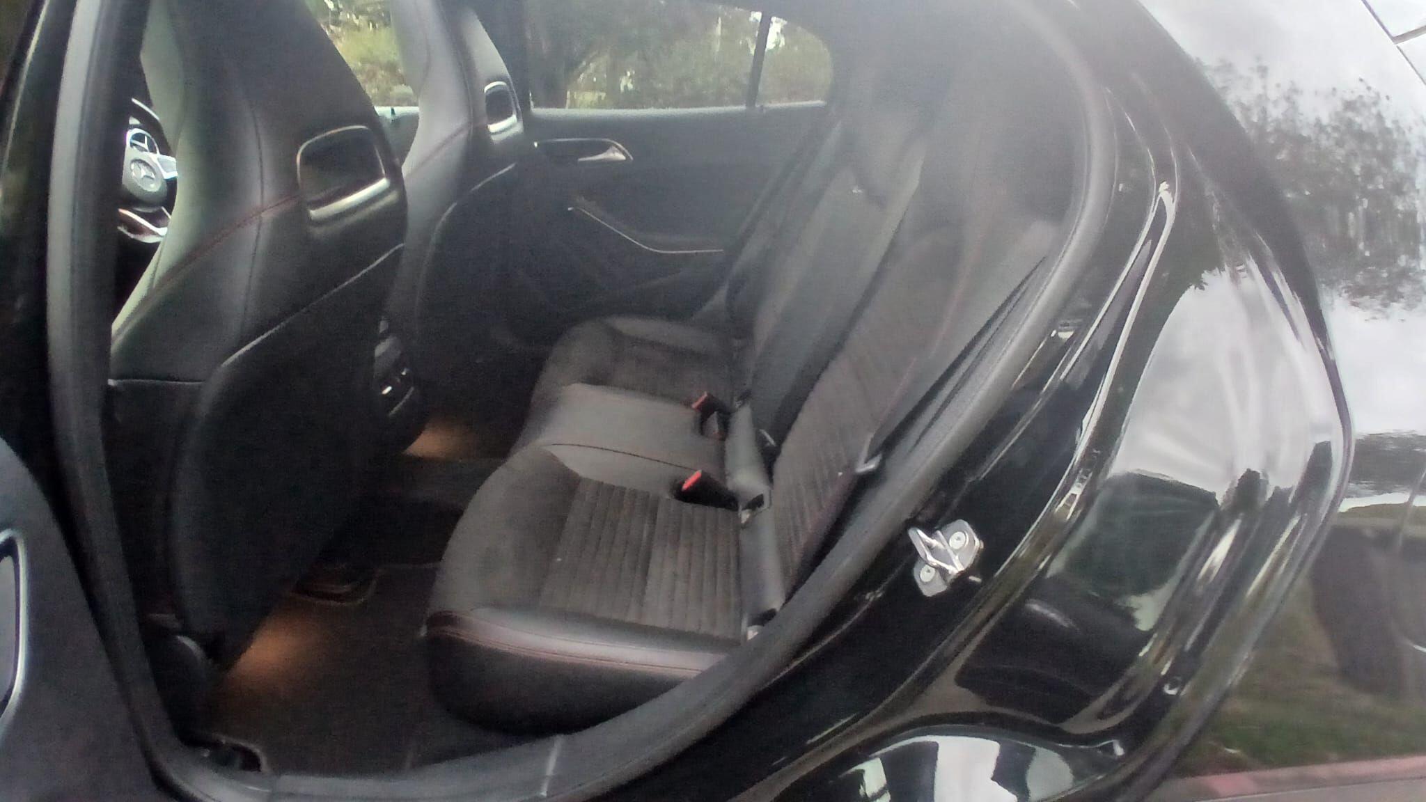 Mercedes-Benz Gla view 32