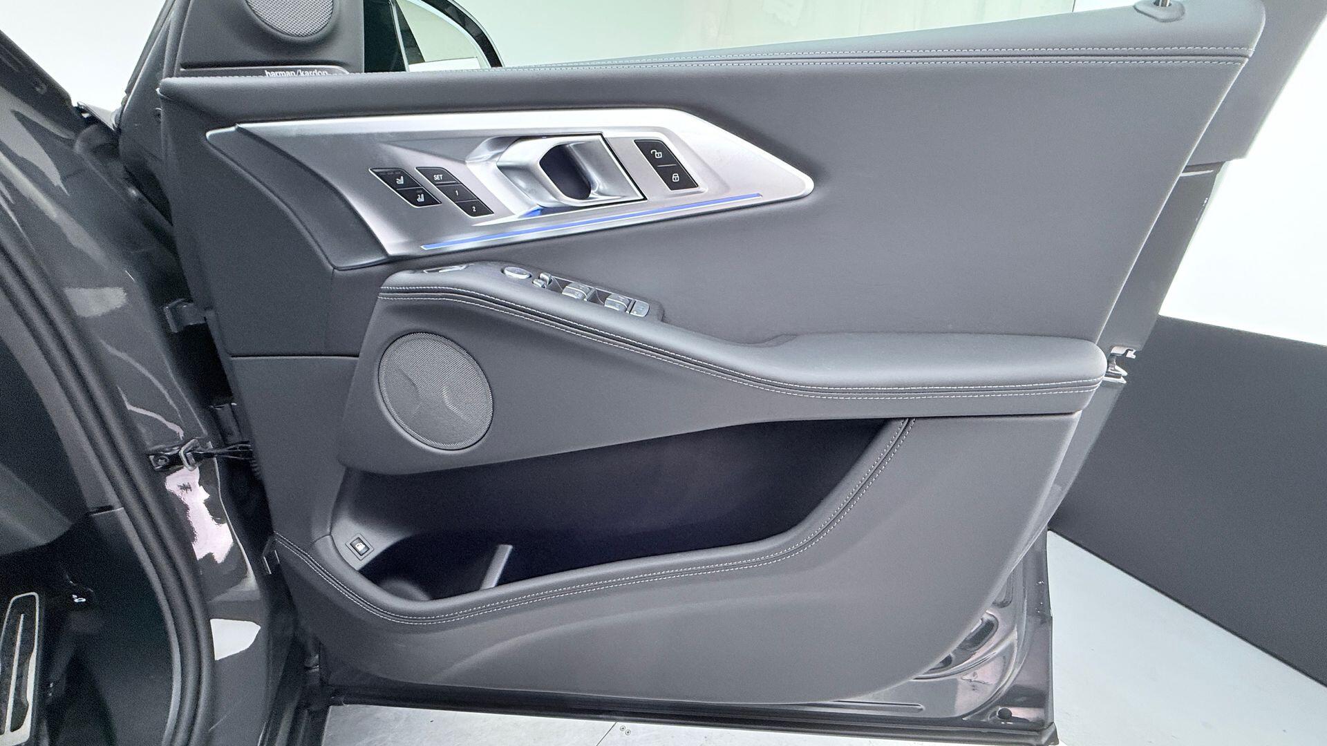 BMW XM view 20