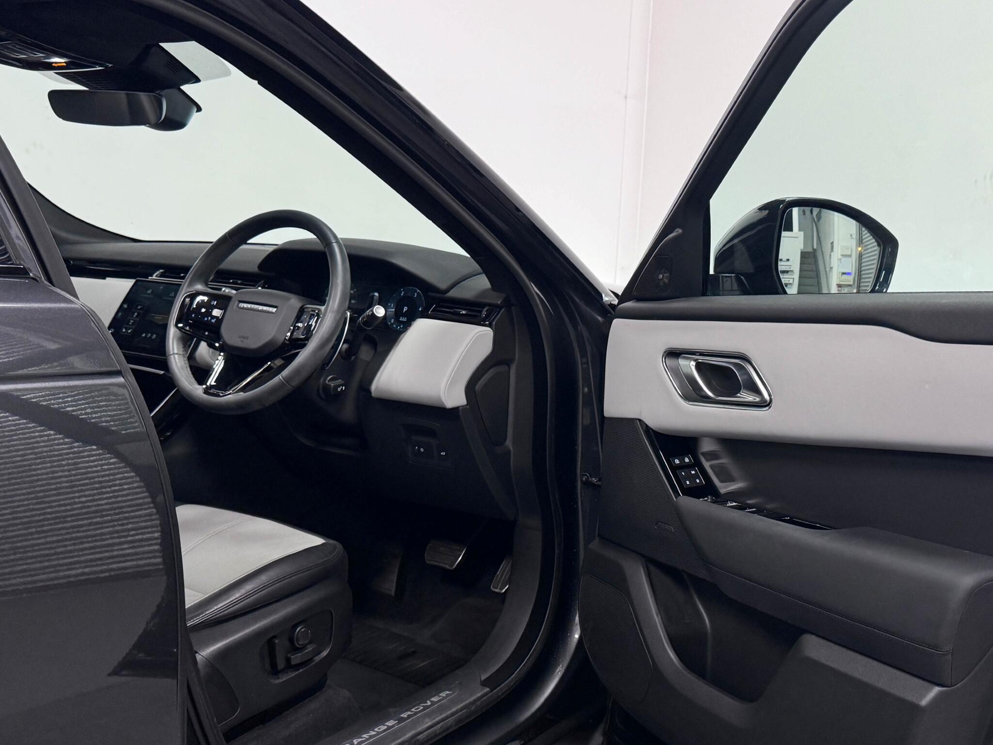Land Rover Range Rover Velar view 29