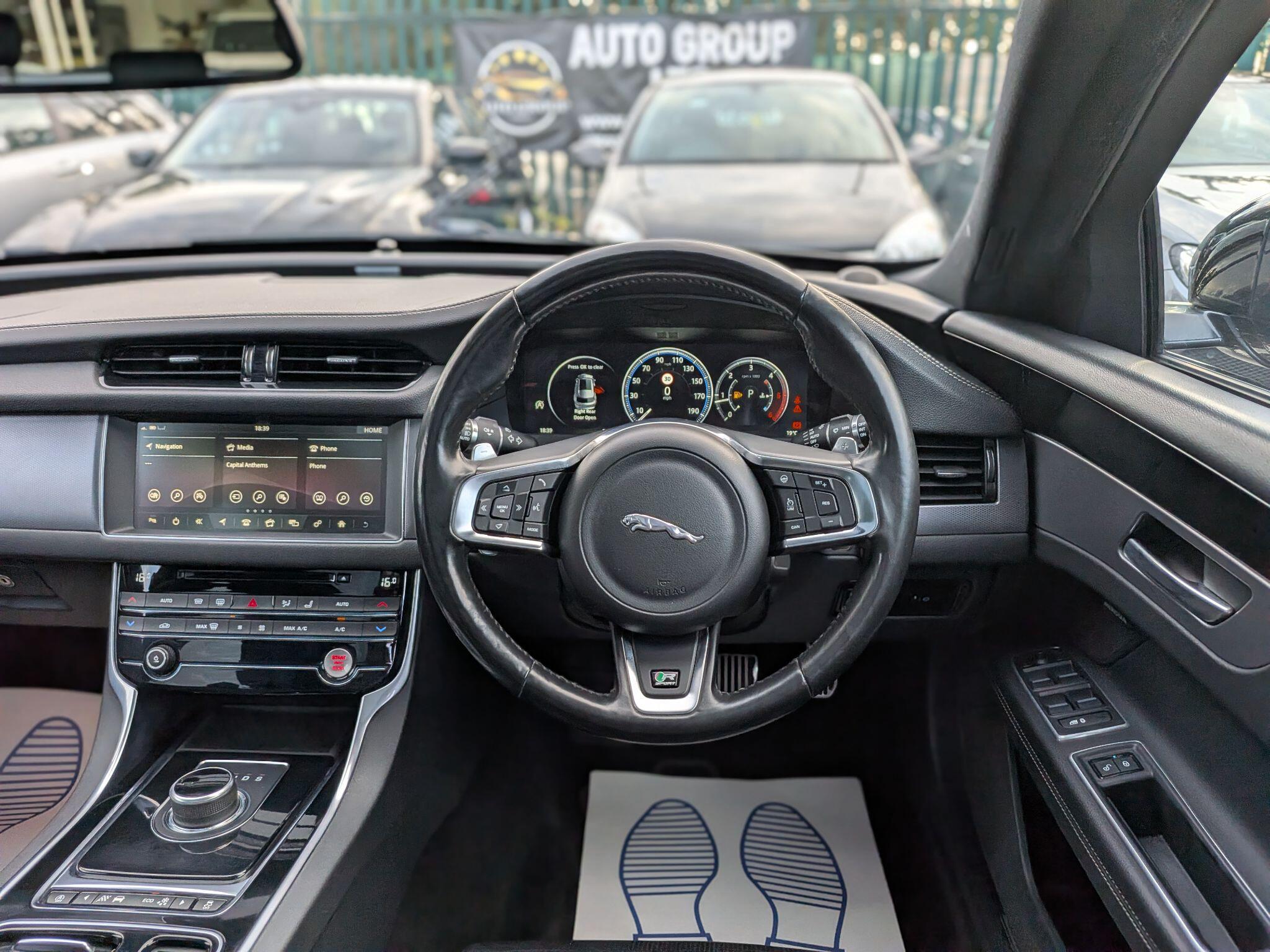 Jaguar XF view 25