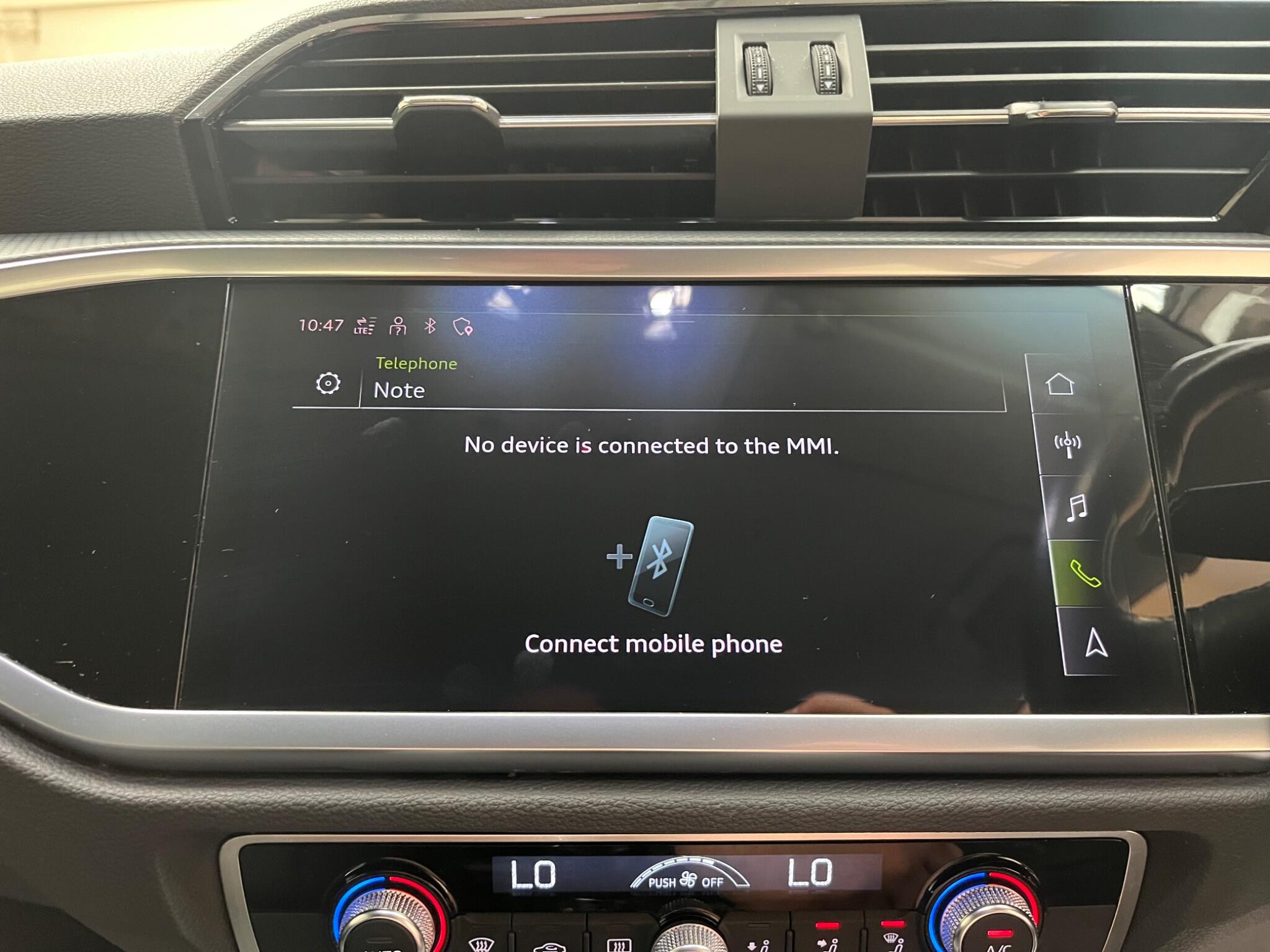Audi Q3 view 20