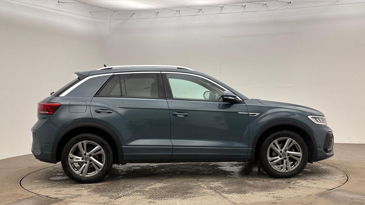 Volkswagen T-Roc view 3