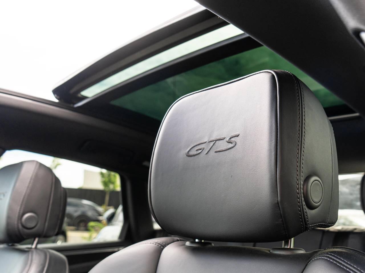 Porsche Macan view 32