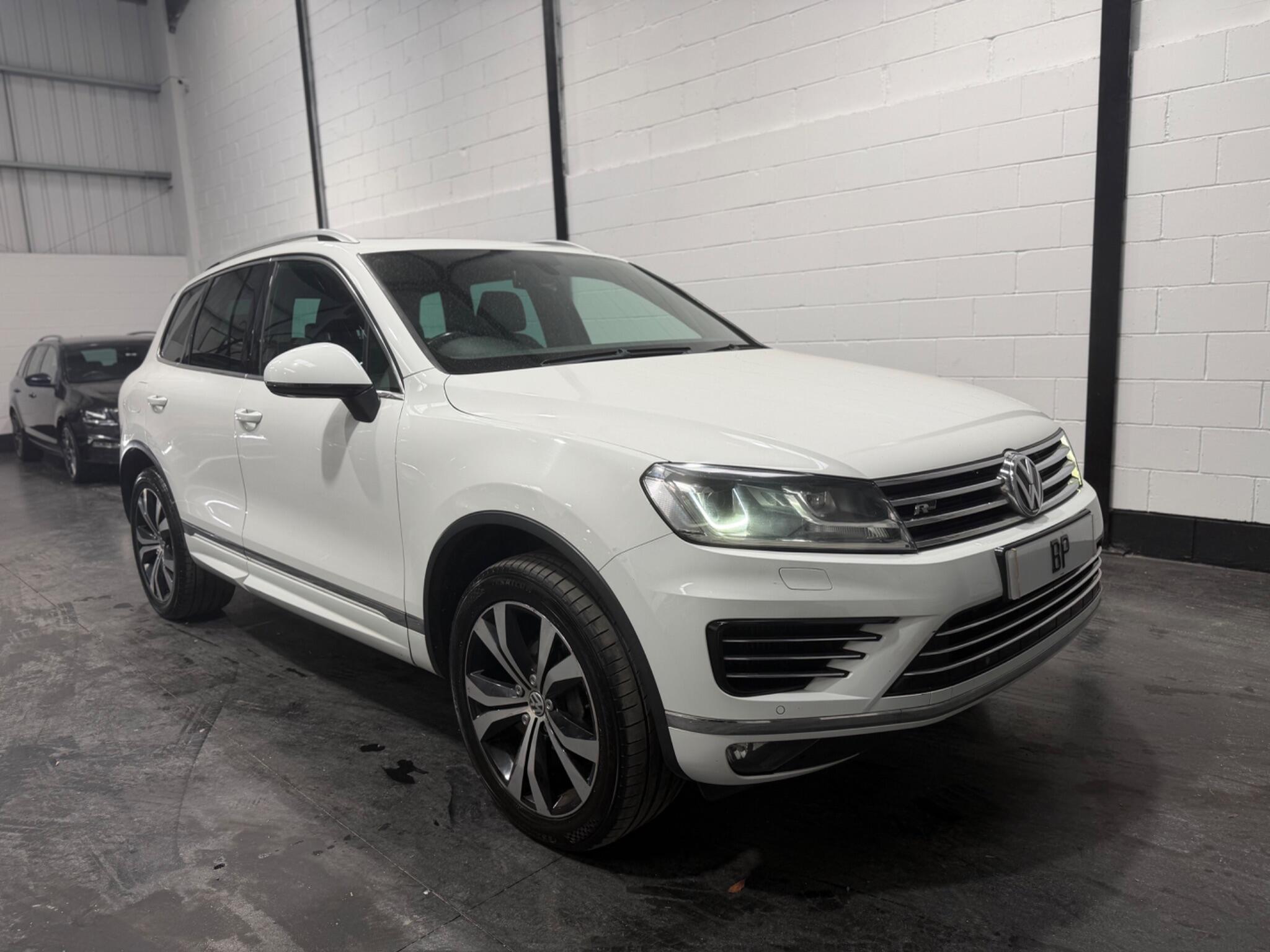2015 Volkswagen Touareg in White for sale