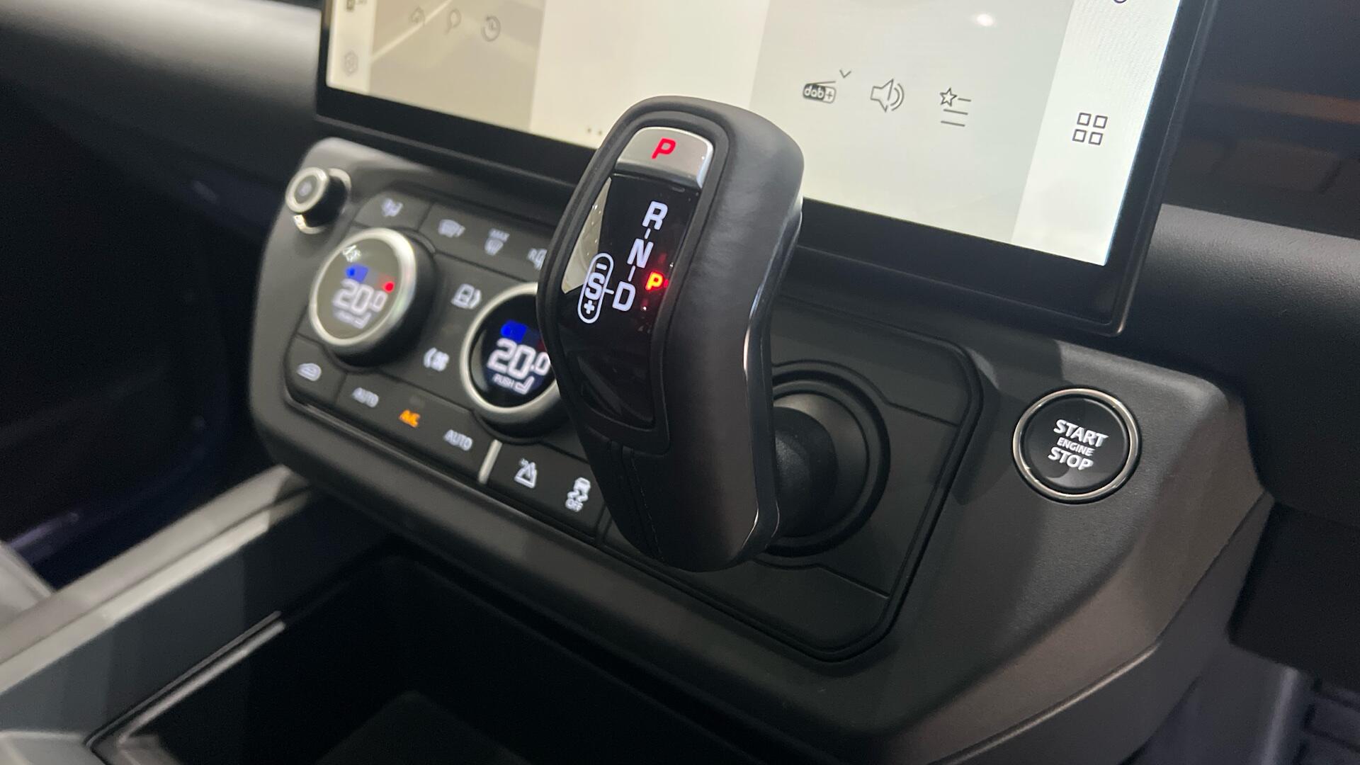 Land Rover Defender view 28
