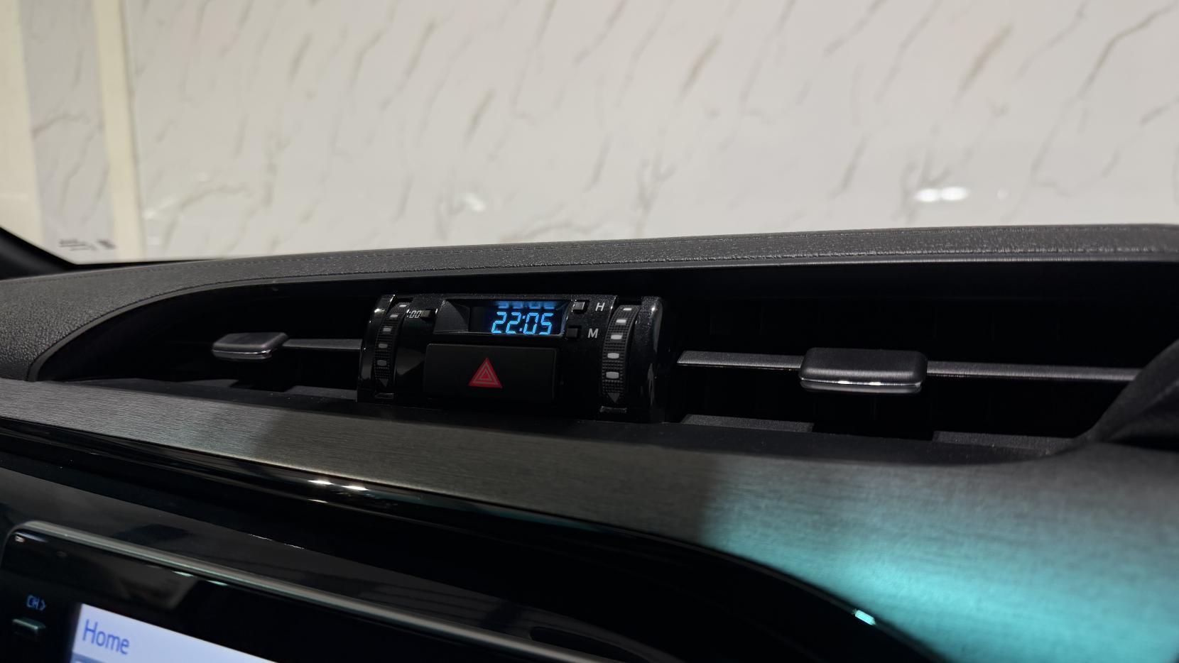 Toyota Hilux view 21