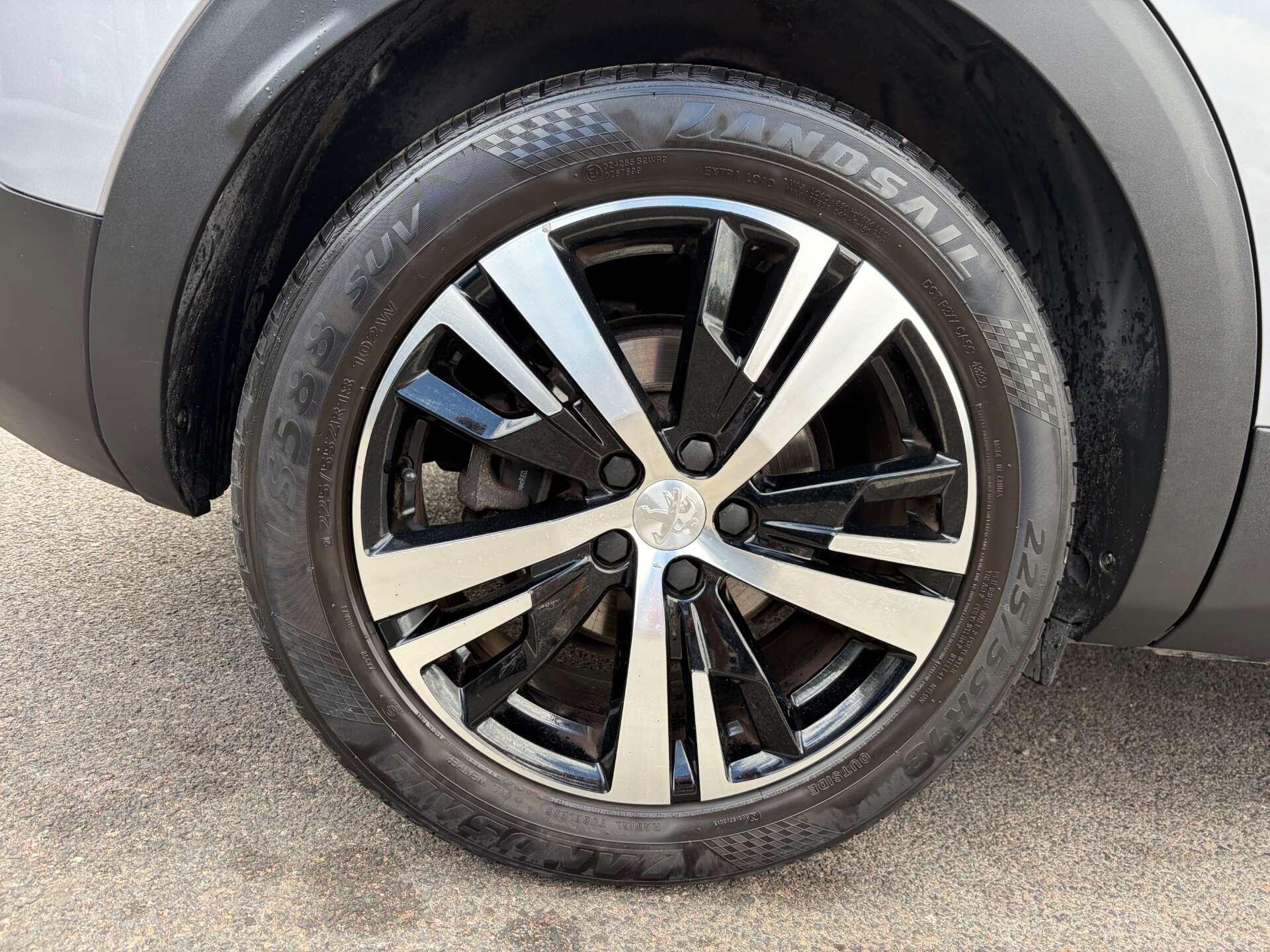 Peugeot 3008 view 11