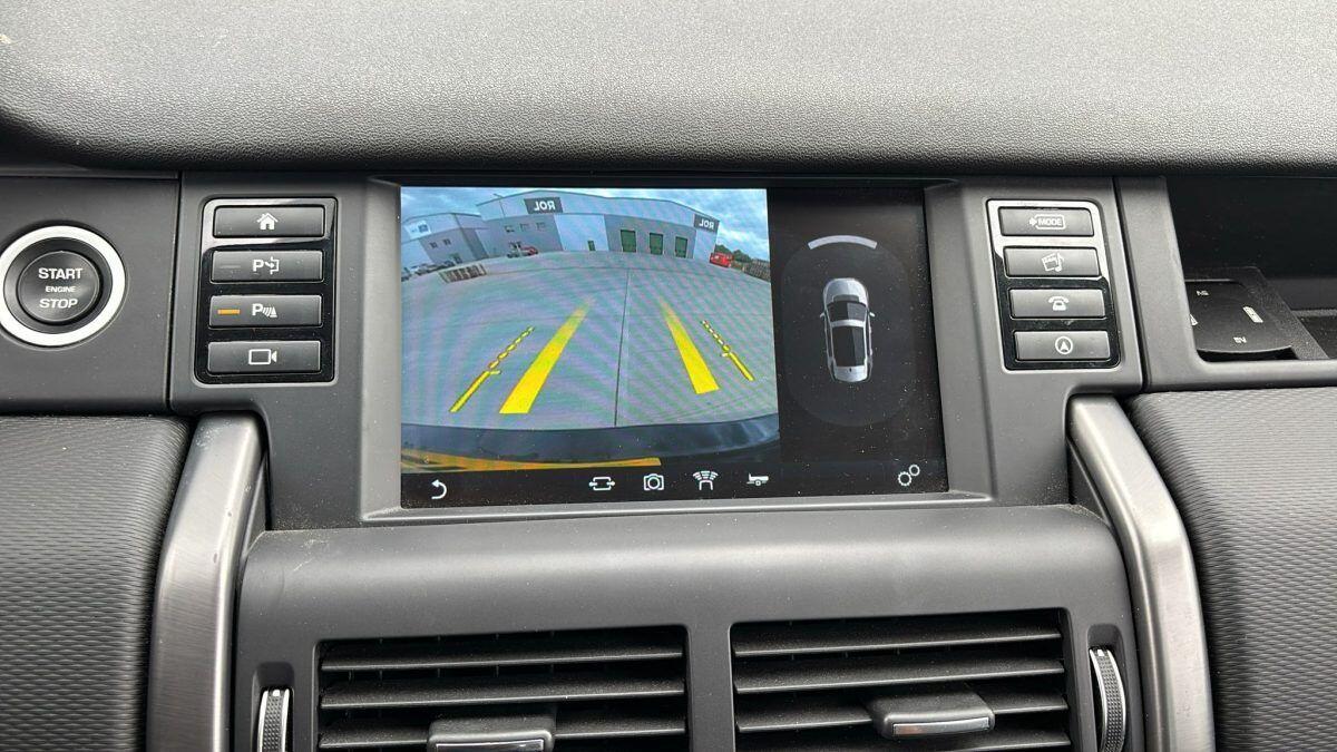 Land Rover Discovery Sport view 17