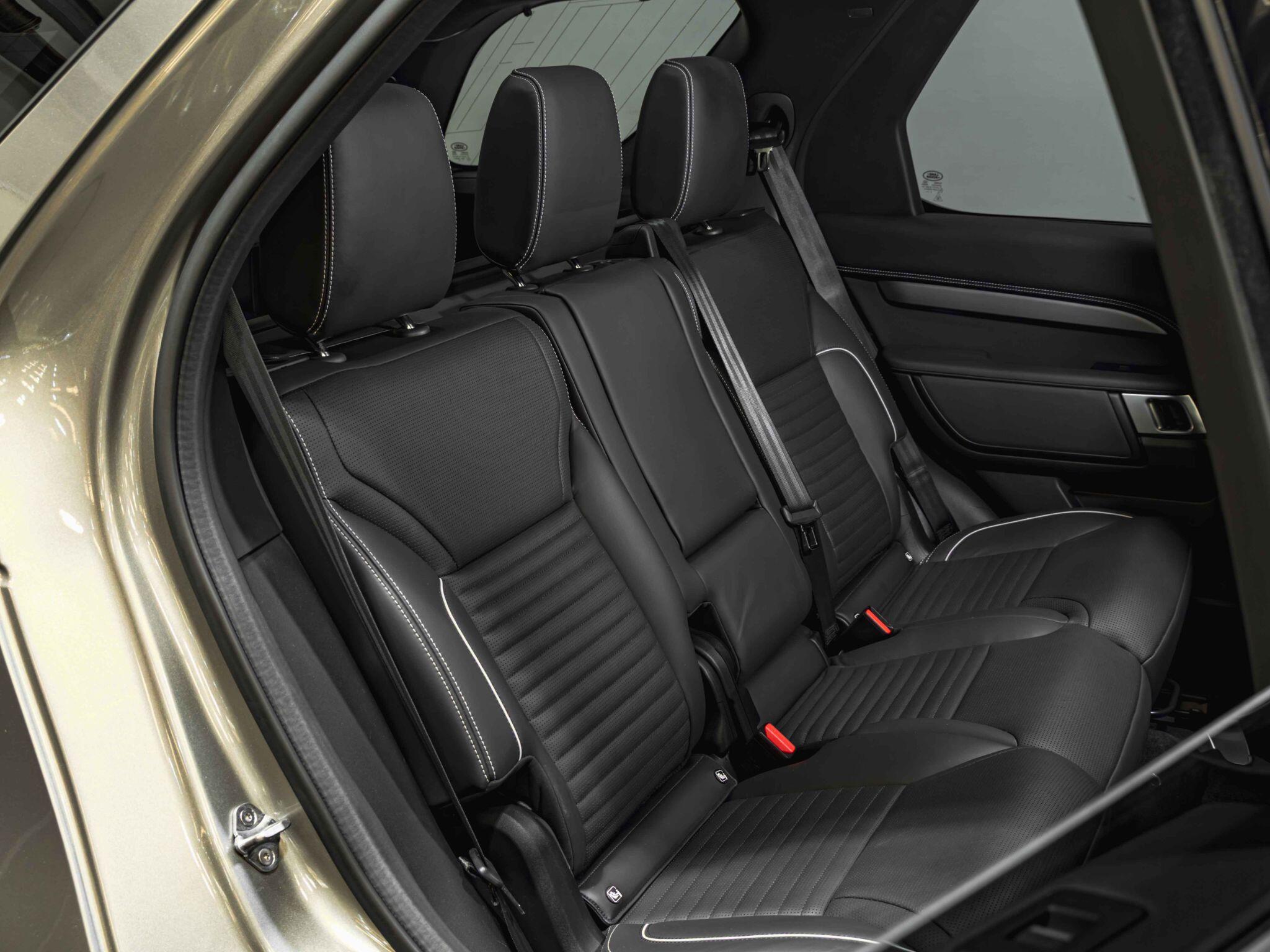 Land Rover Discovery 3 view 24