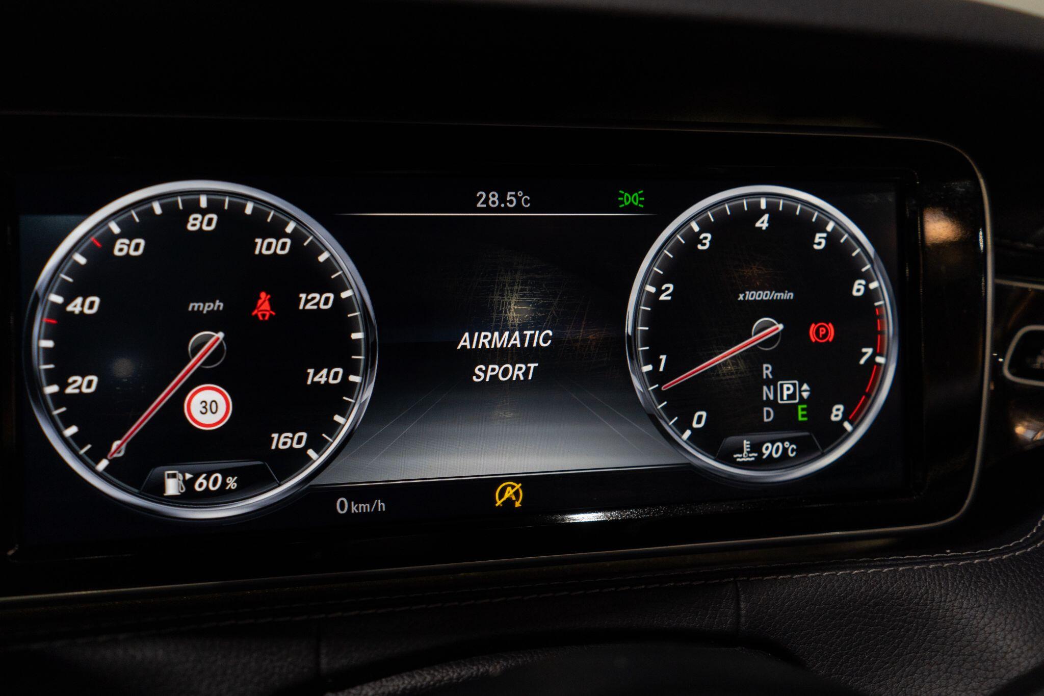 Mercedes-Benz S-Class view 28