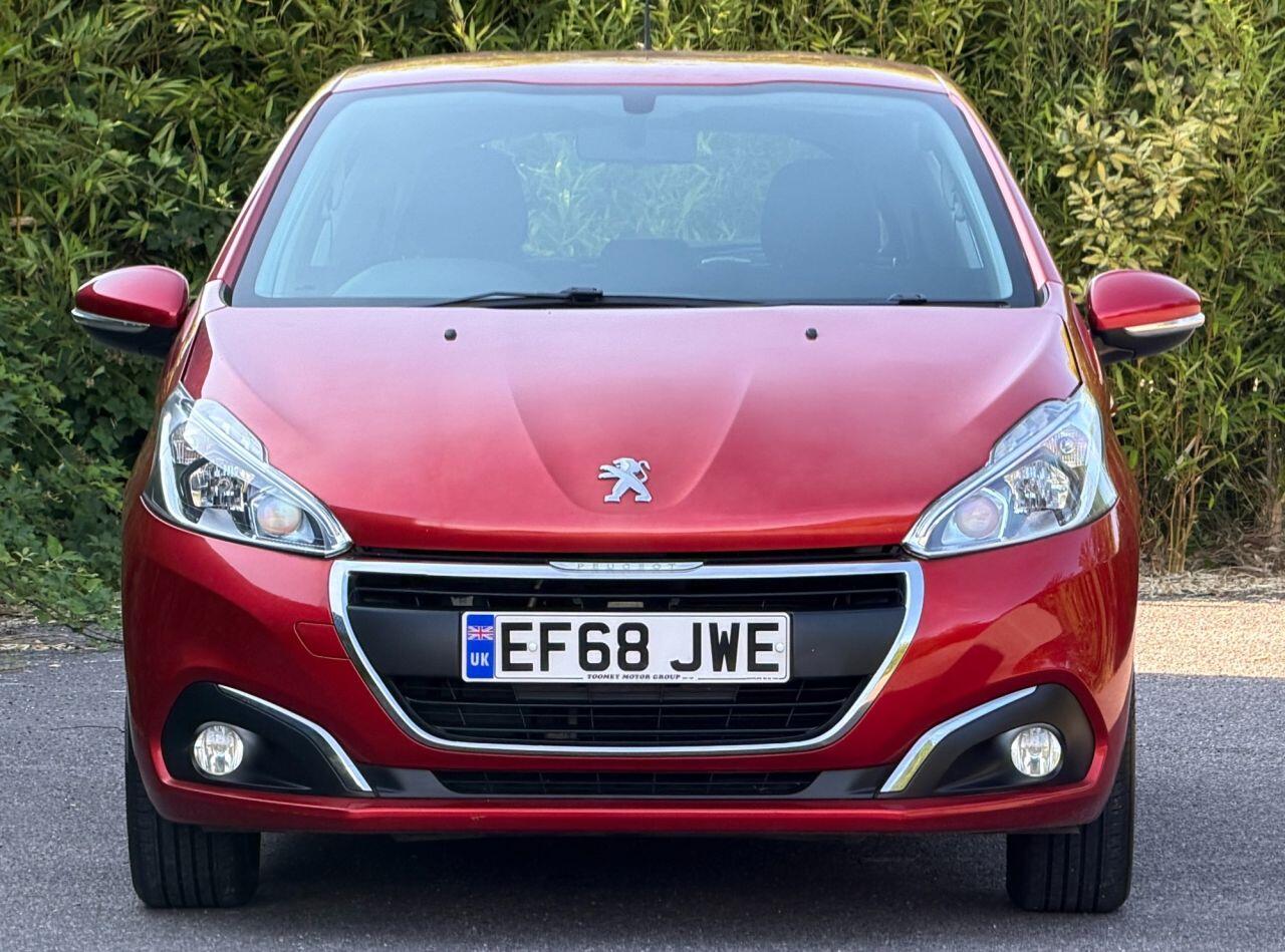 Peugeot 208 view 5