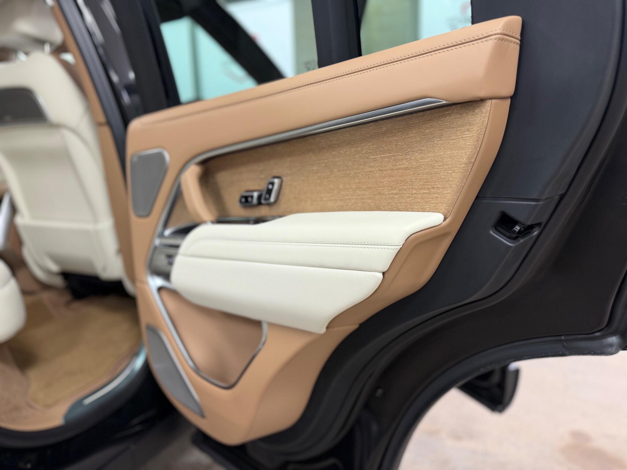 Land Rover Range Rover view 17