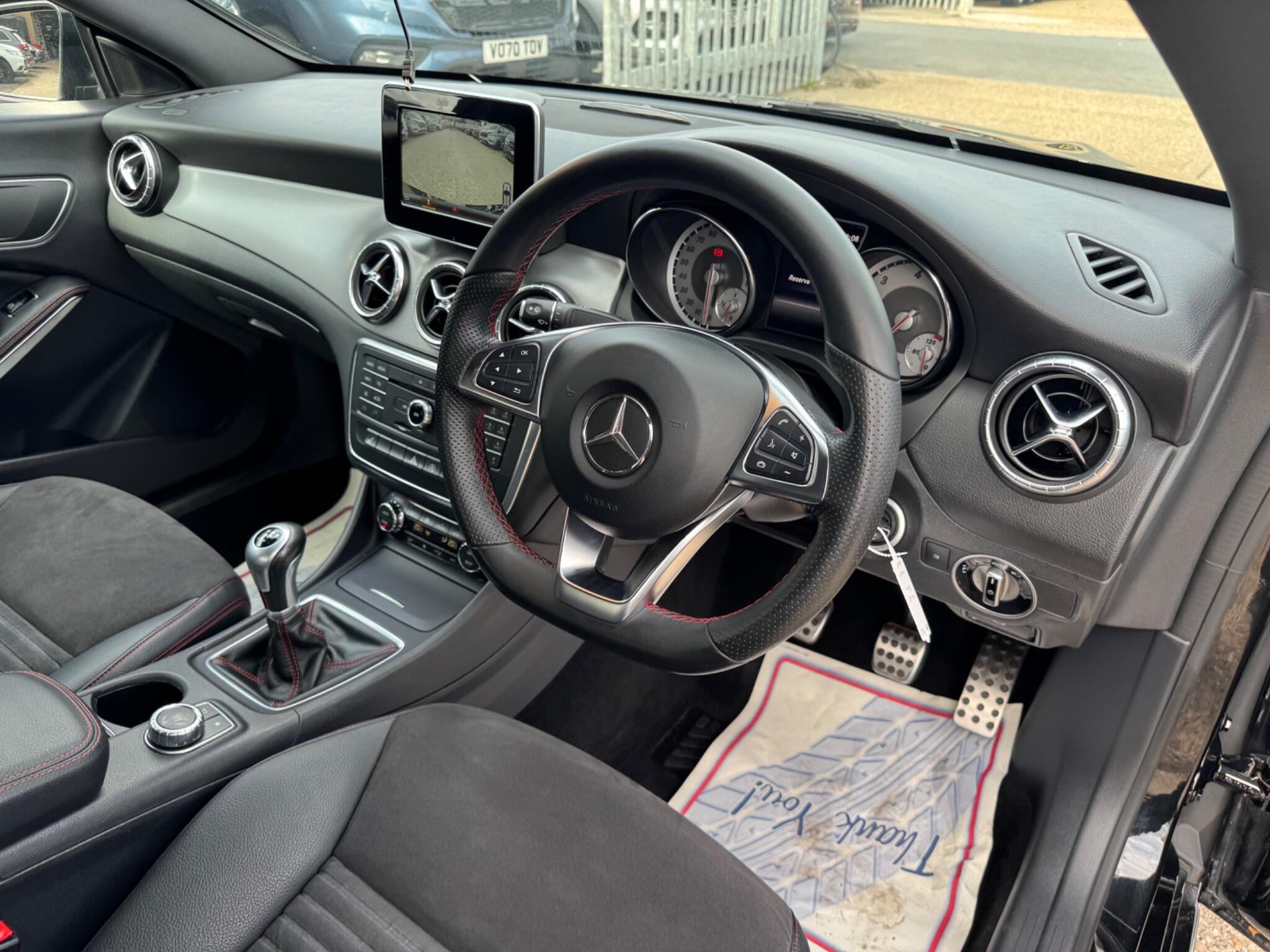 Mercedes-Benz Cla view 12