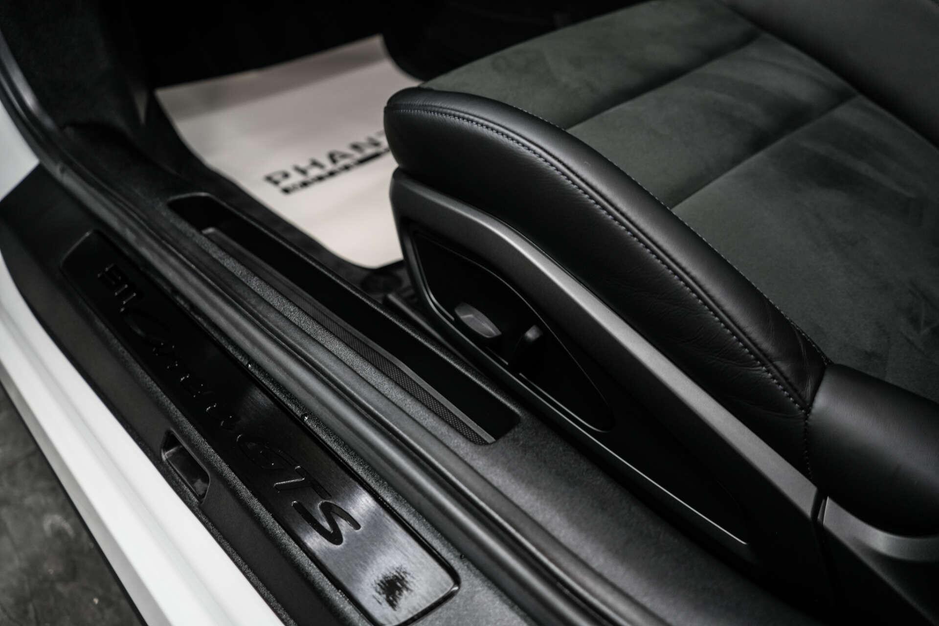 Porsche 911 view 36