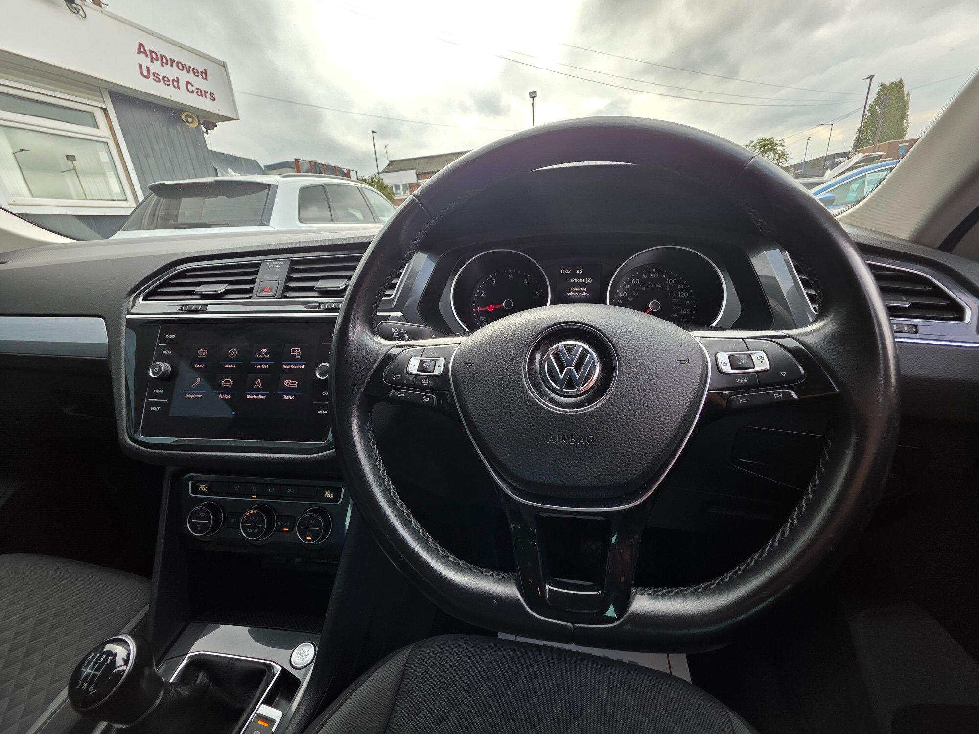 Volkswagen Tiguan view 25