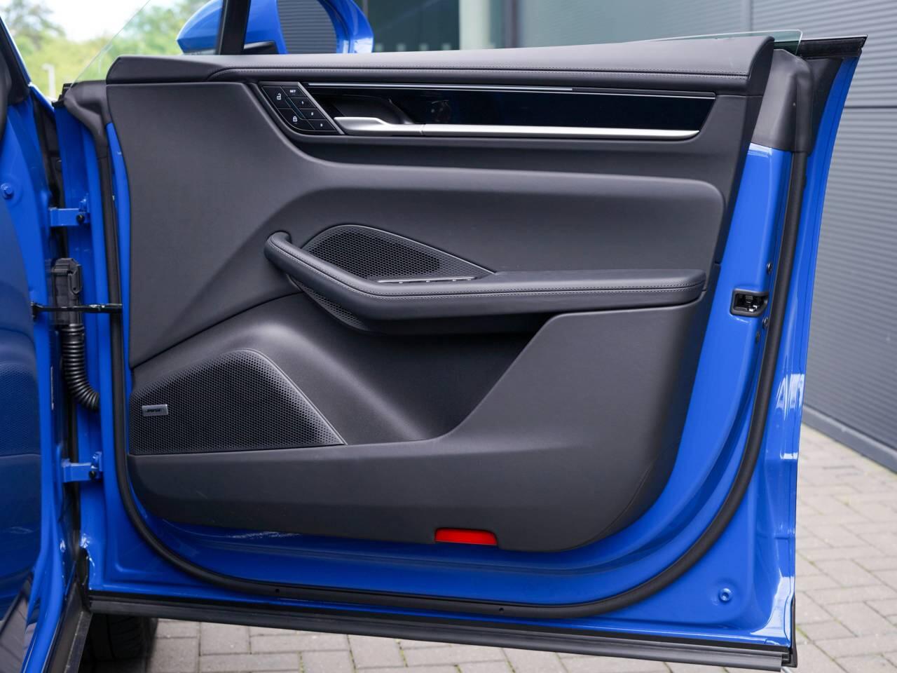 Porsche Macan view 40