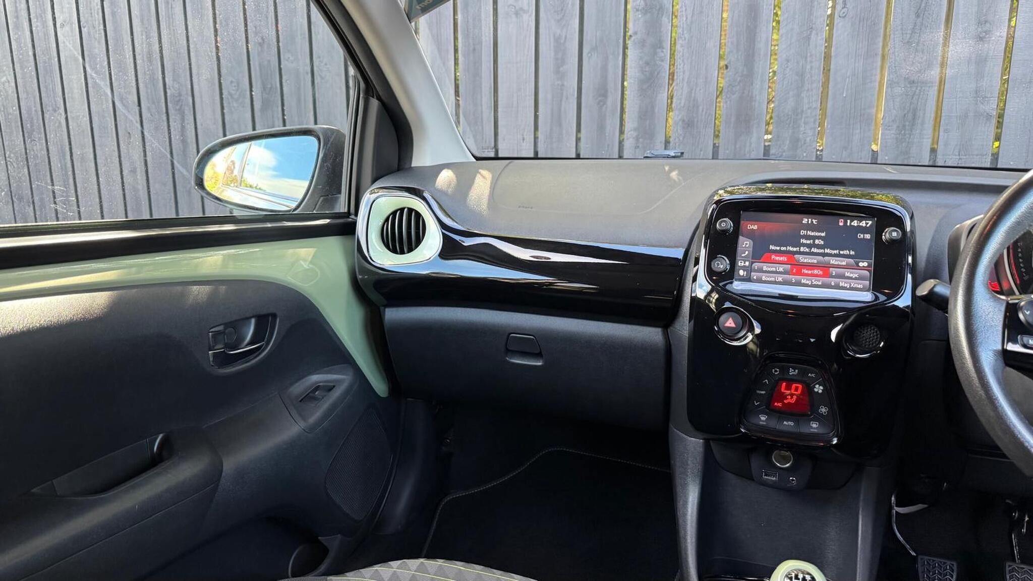 Peugeot 108 view 19