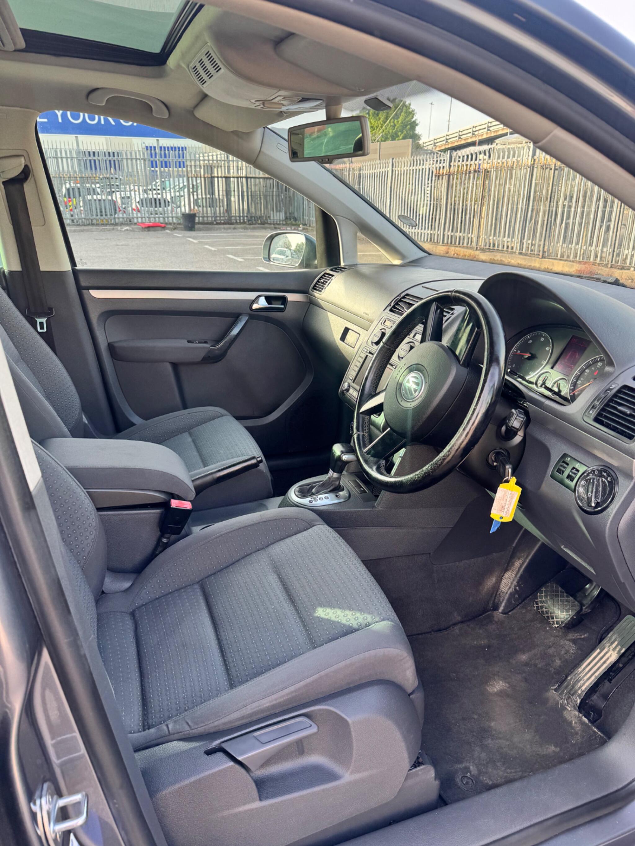 Volkswagen Touran view 22