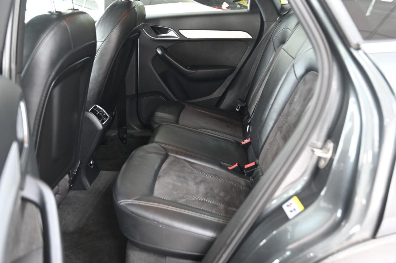 Audi Q3 view 15