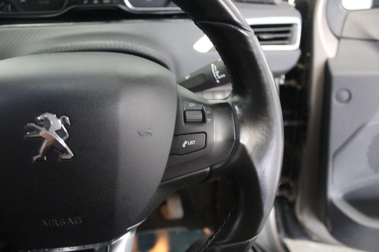 Peugeot 2008 view 45