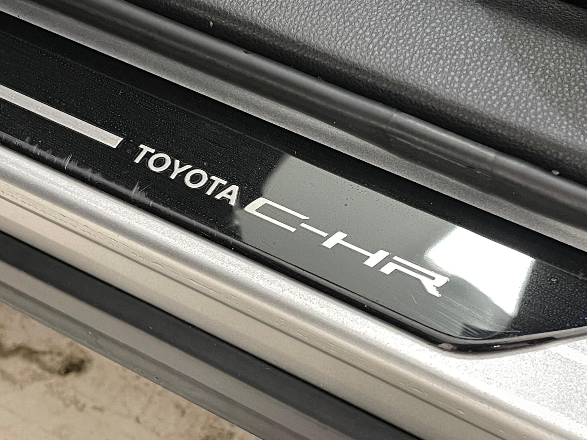 Toyota C-HR view 14