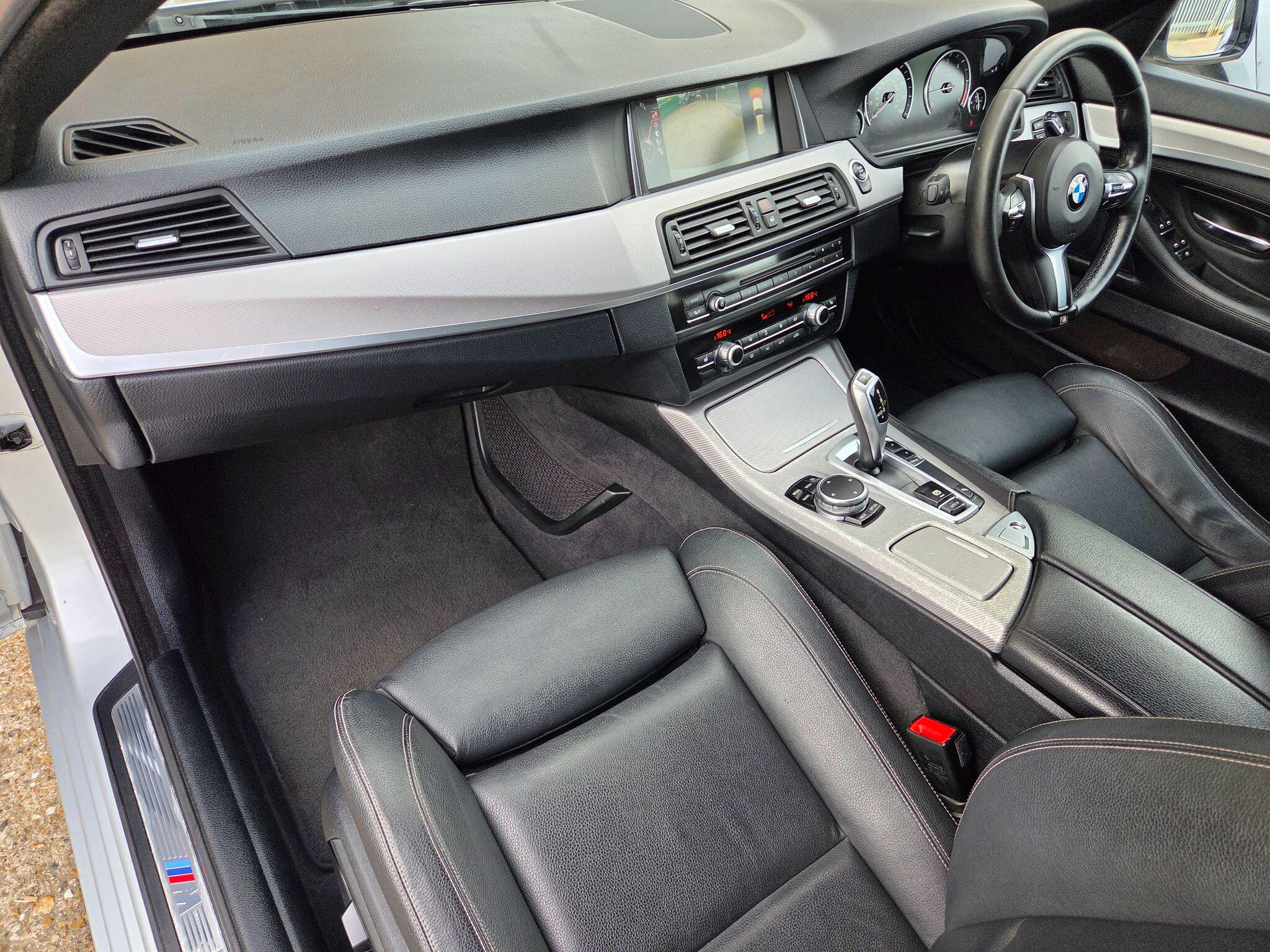 BMW 5 Series view 25