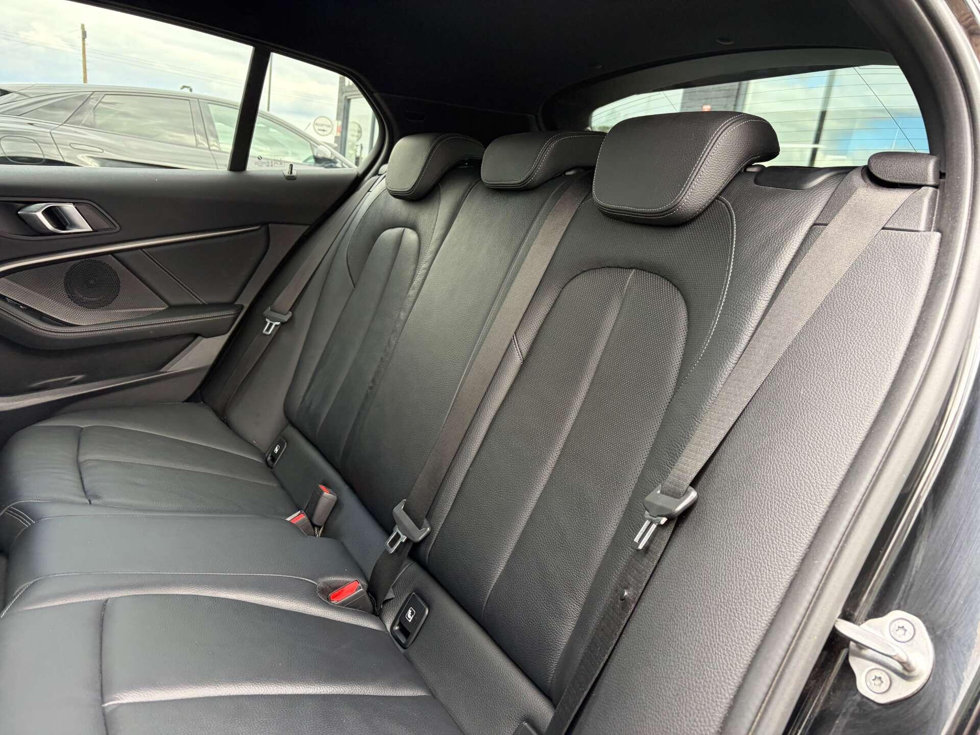 BMW 1 Series view 23