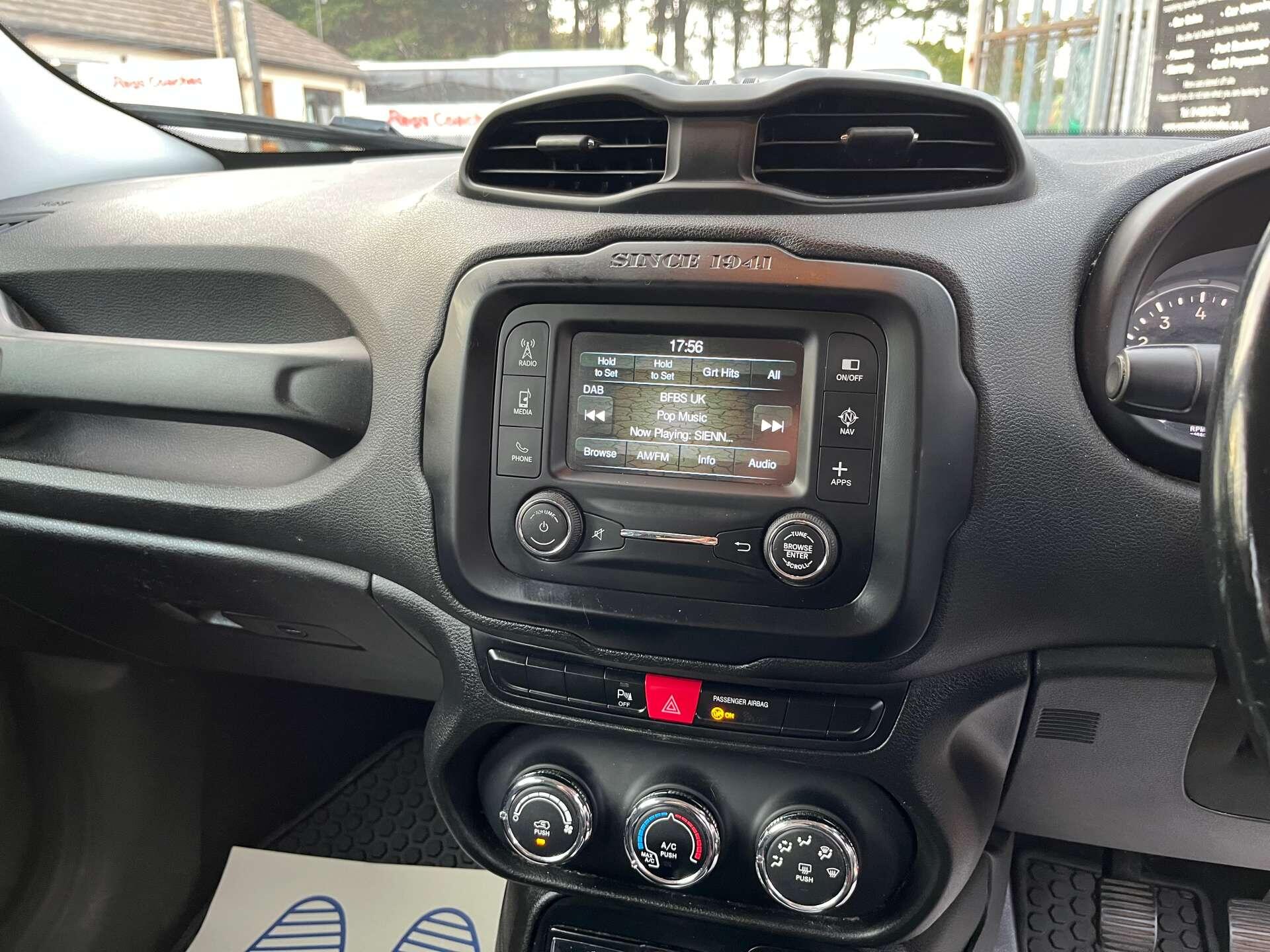 Jeep Renegade view 38