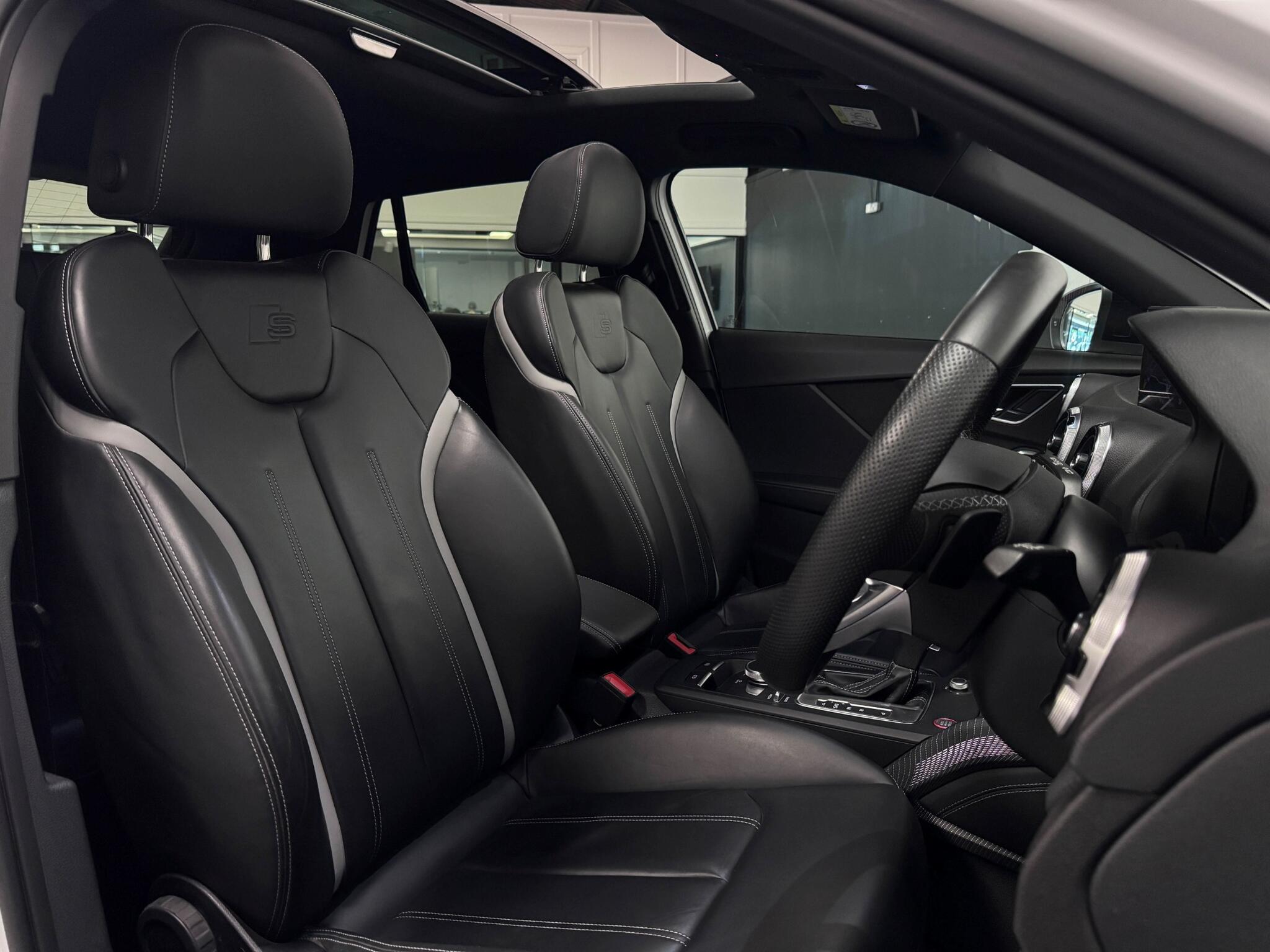 Audi SQ2 view 28