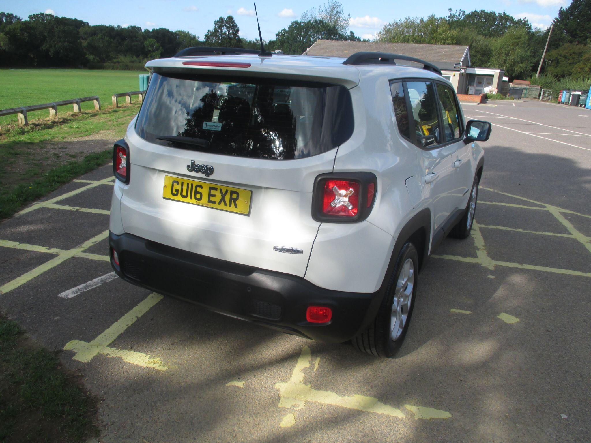 Jeep Renegade view 13