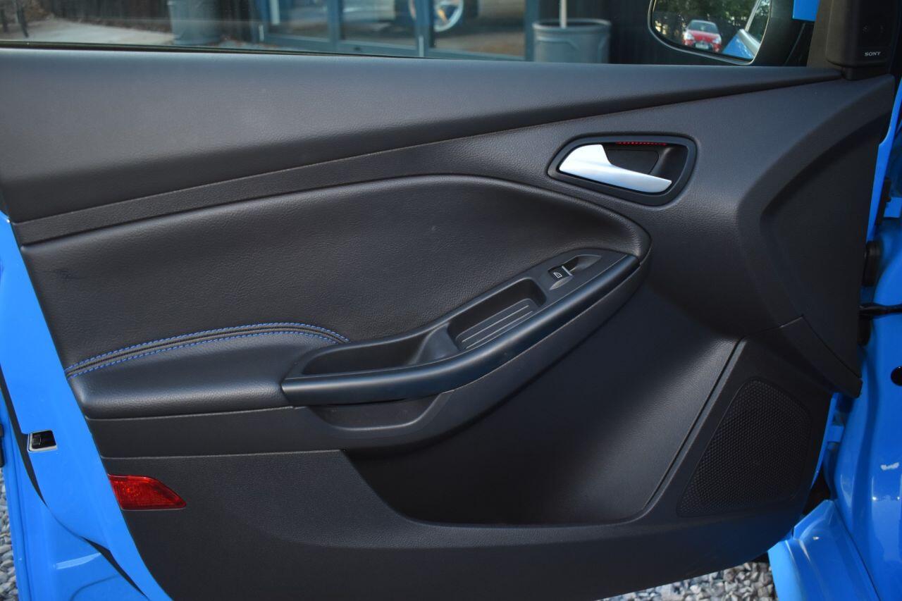 Ford Focus view 16