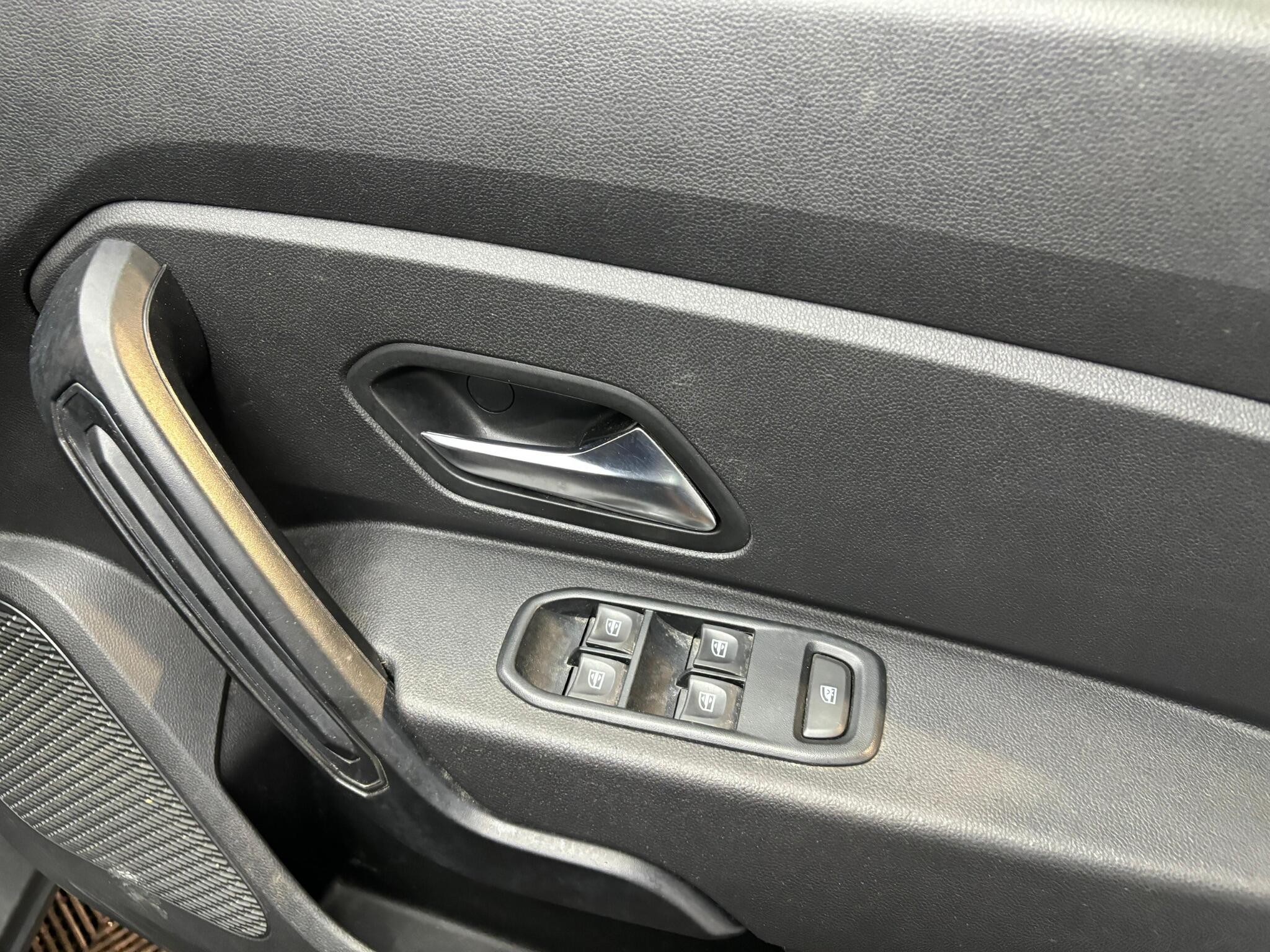 Dacia Duster view 12