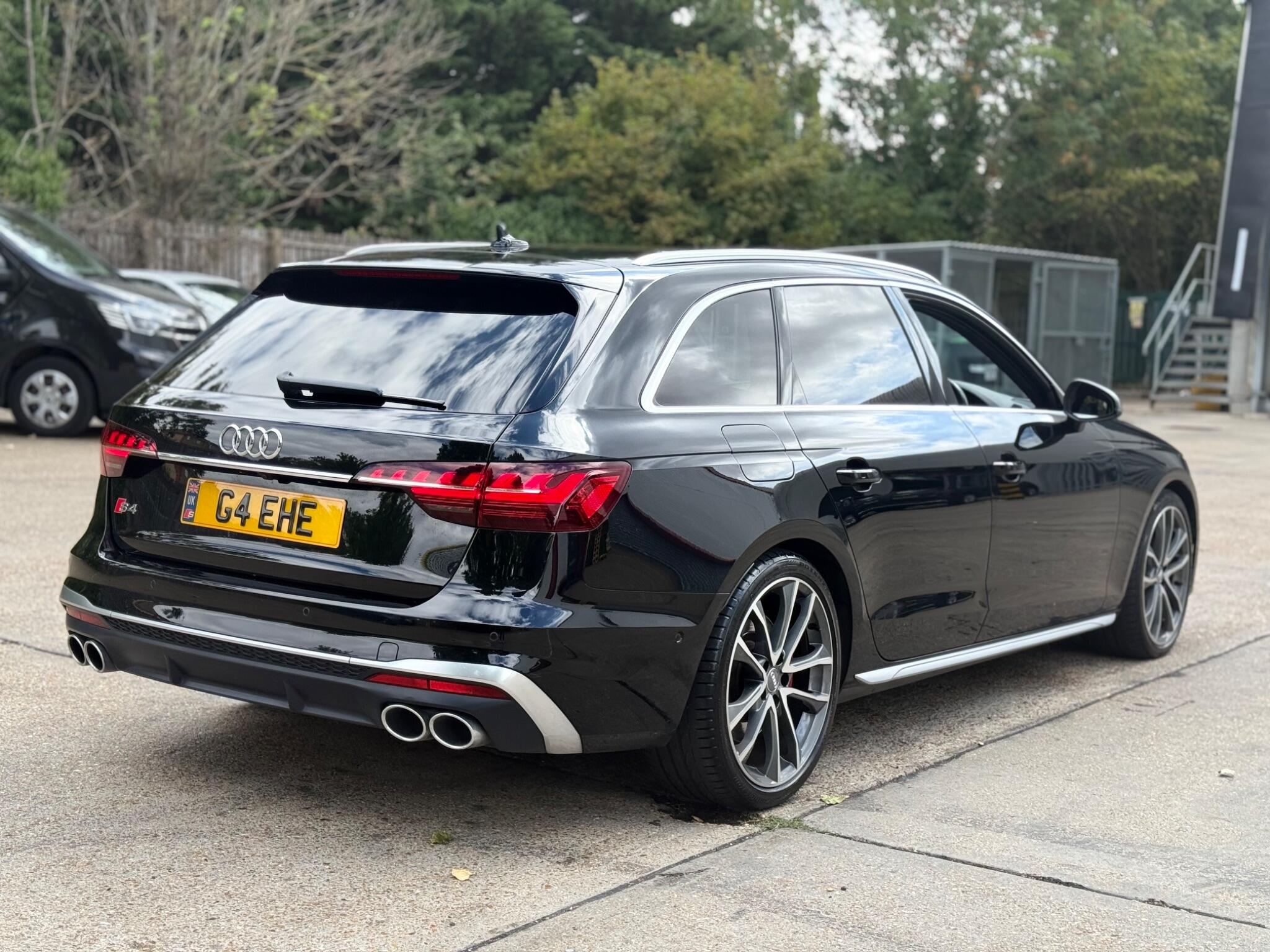Audi S4 view 11