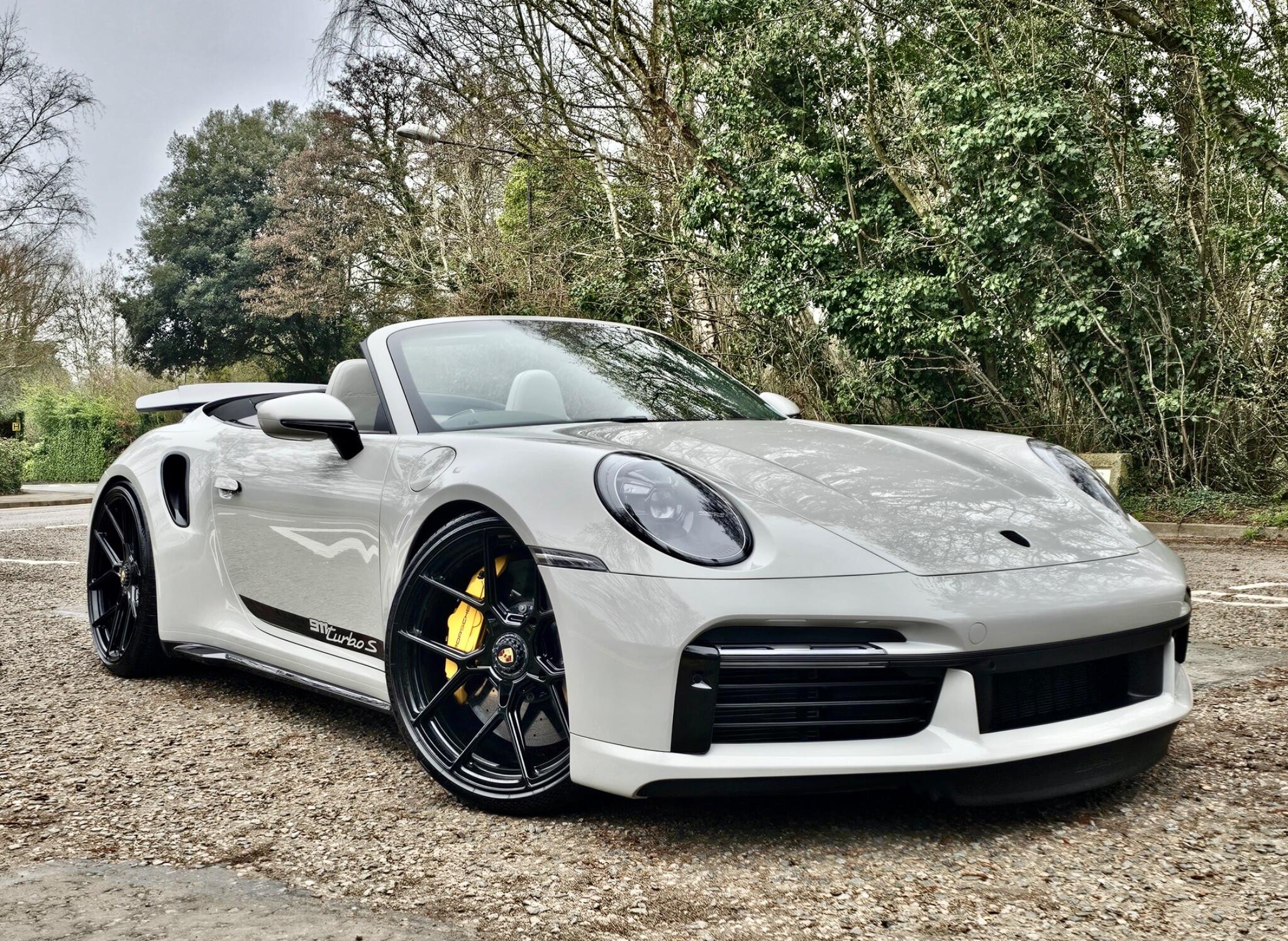 Porsche 911 view 8