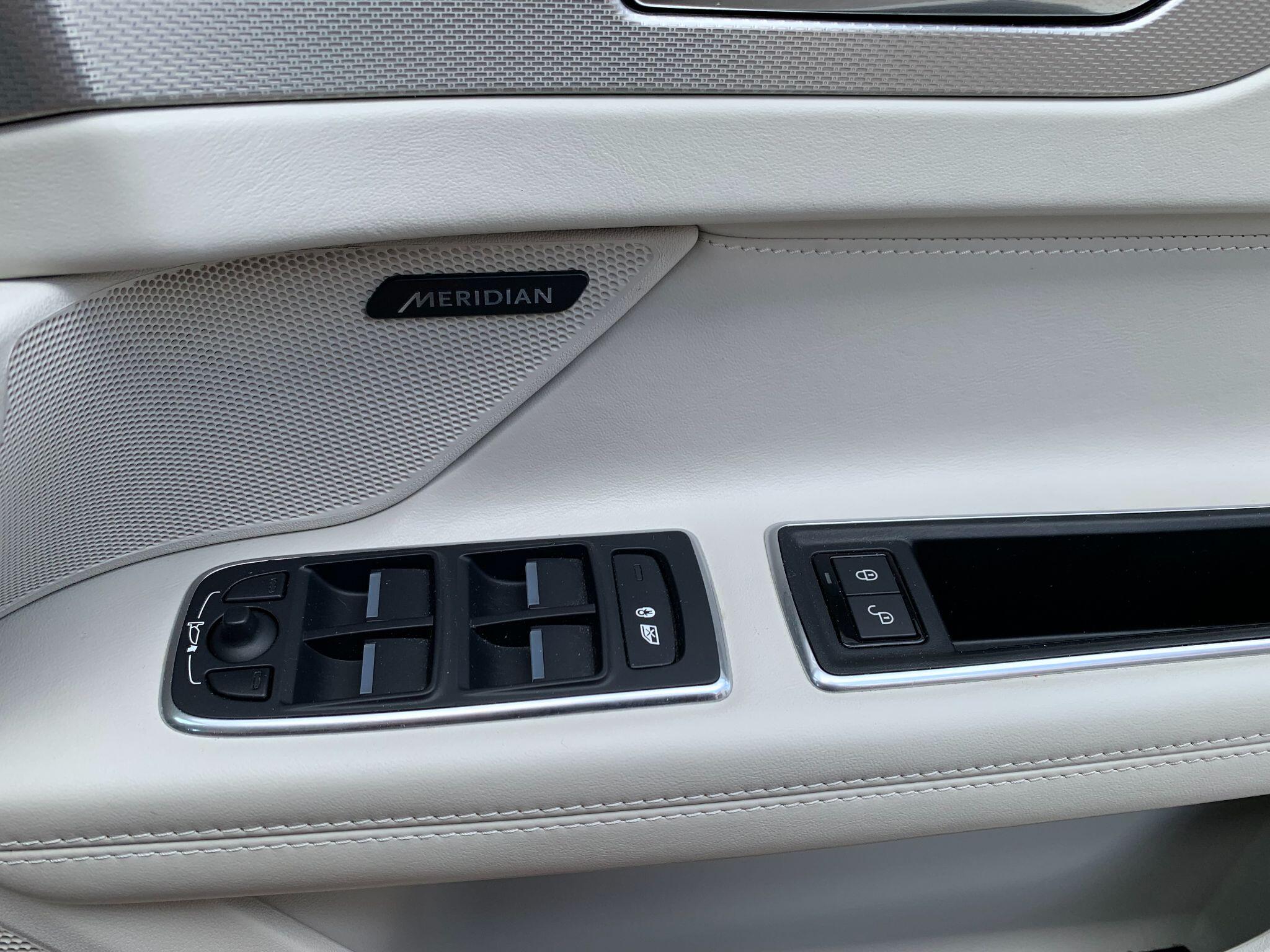 Jaguar XF view 48