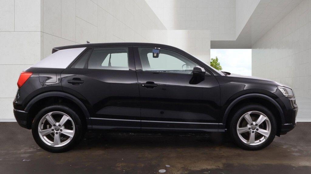 Audi Q2 view 9