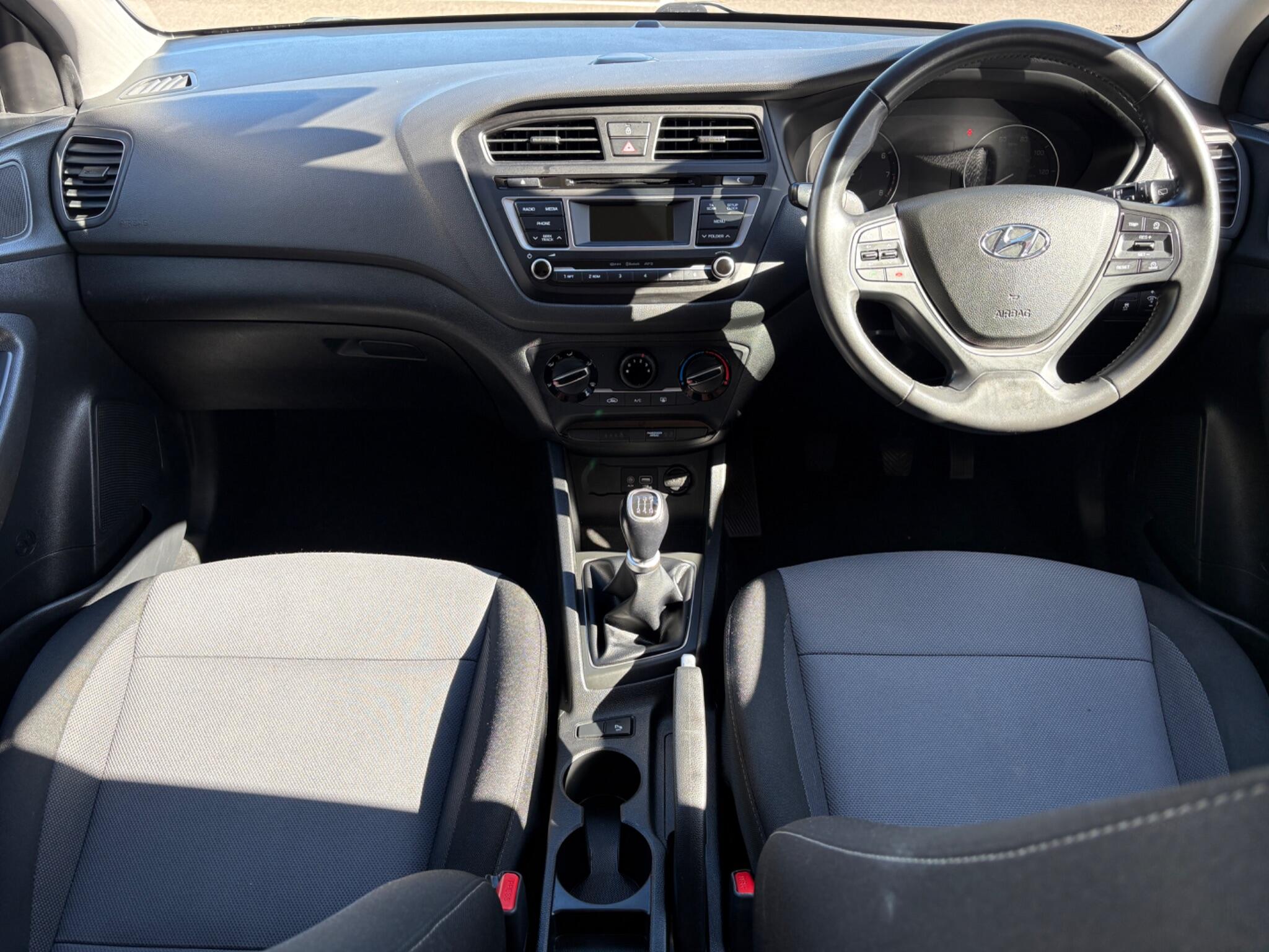 Hyundai i20 view 16