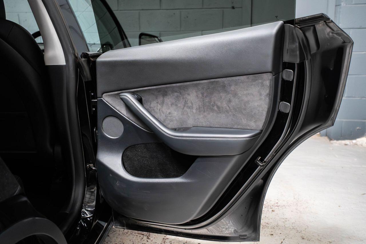 Tesla Model Y view 21