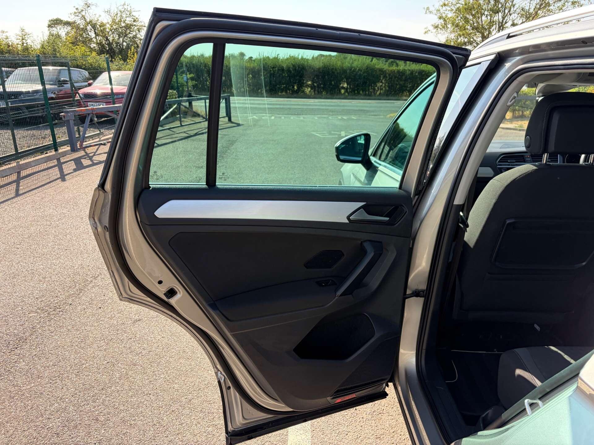 Volkswagen Tiguan view 19
