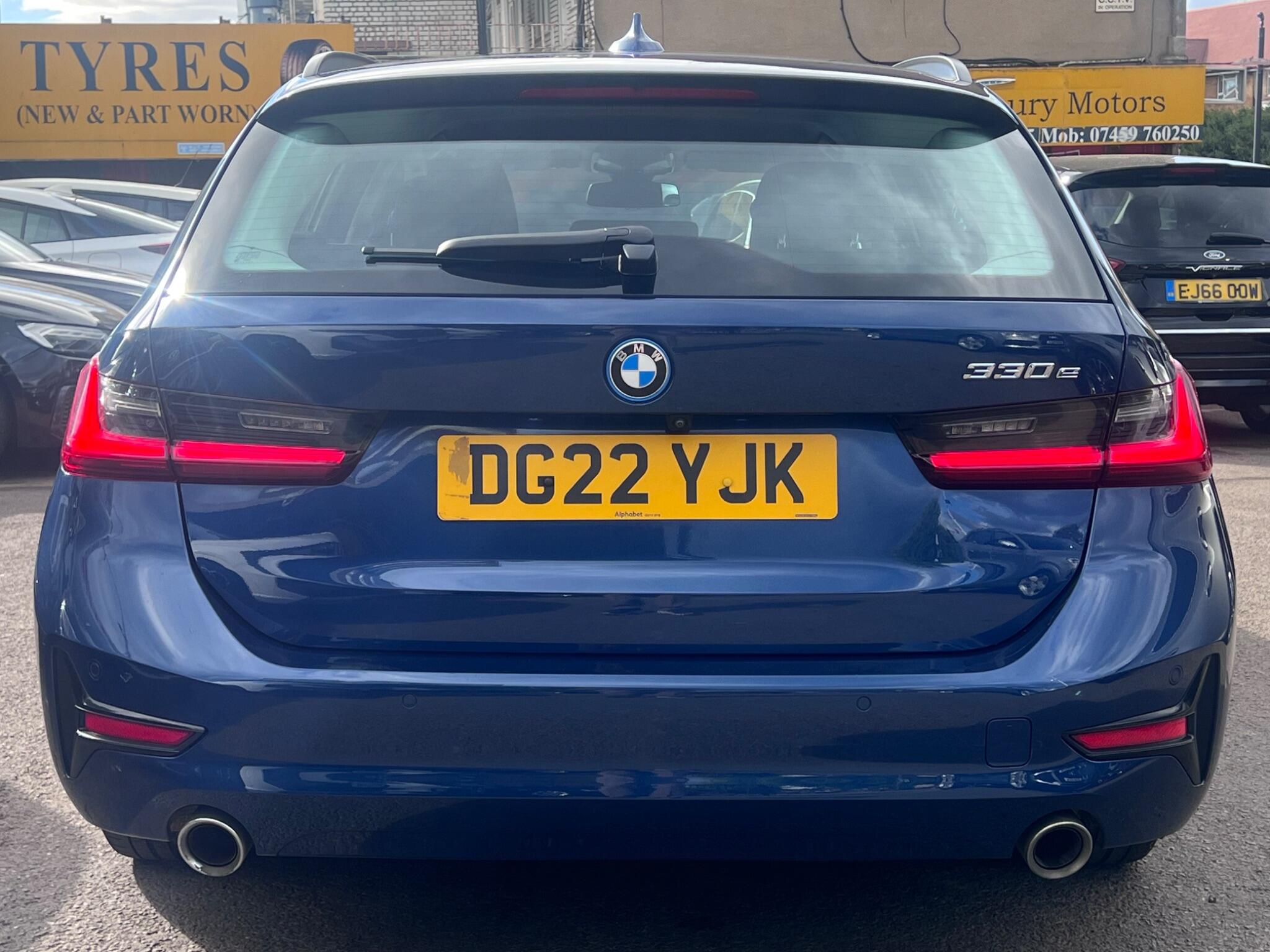 BMW 3 Series view 12