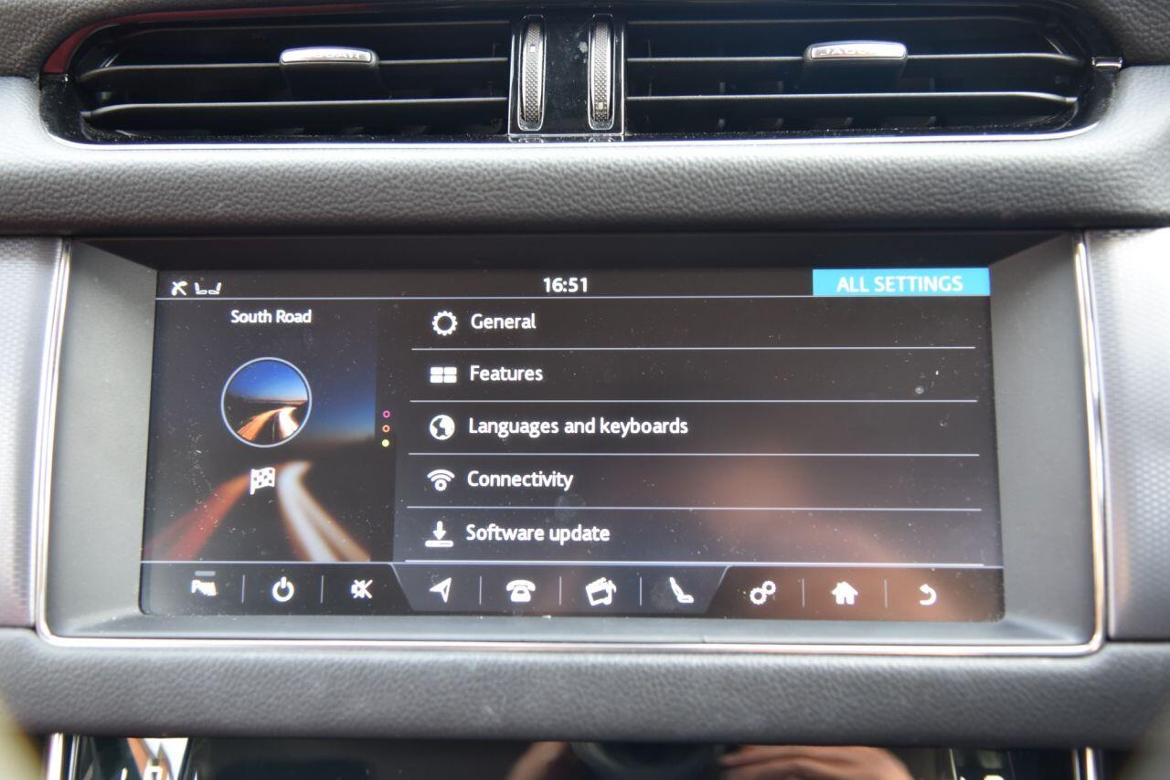 Jaguar XF view 44