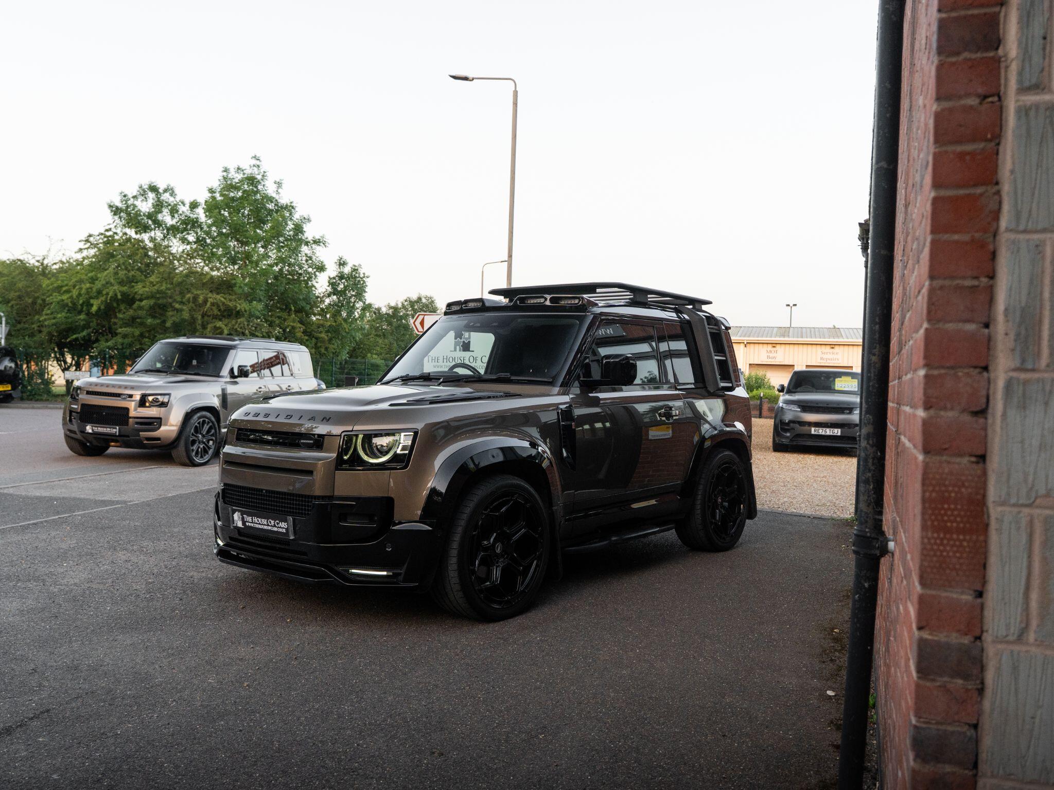 Land Rover Defender 90 view 10