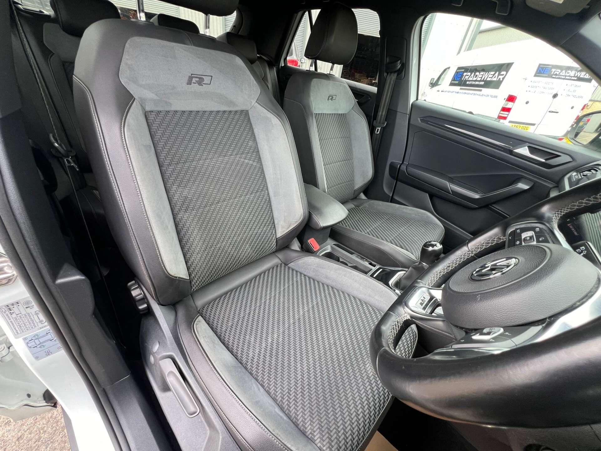 Volkswagen T-Roc view 8
