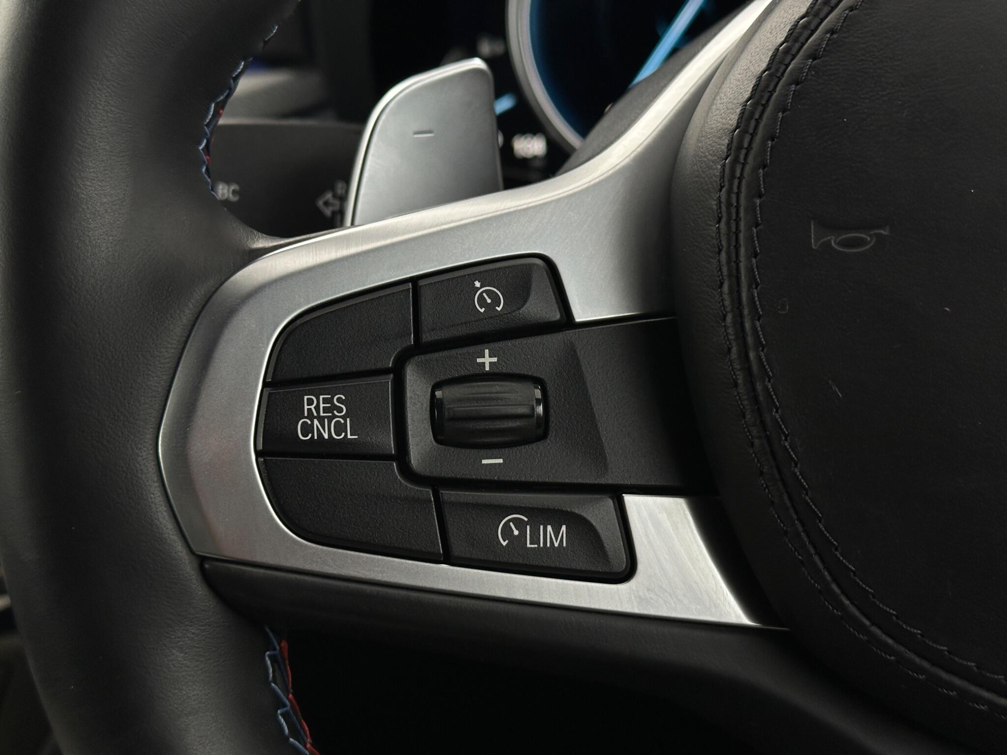 BMW 5 Series view 15