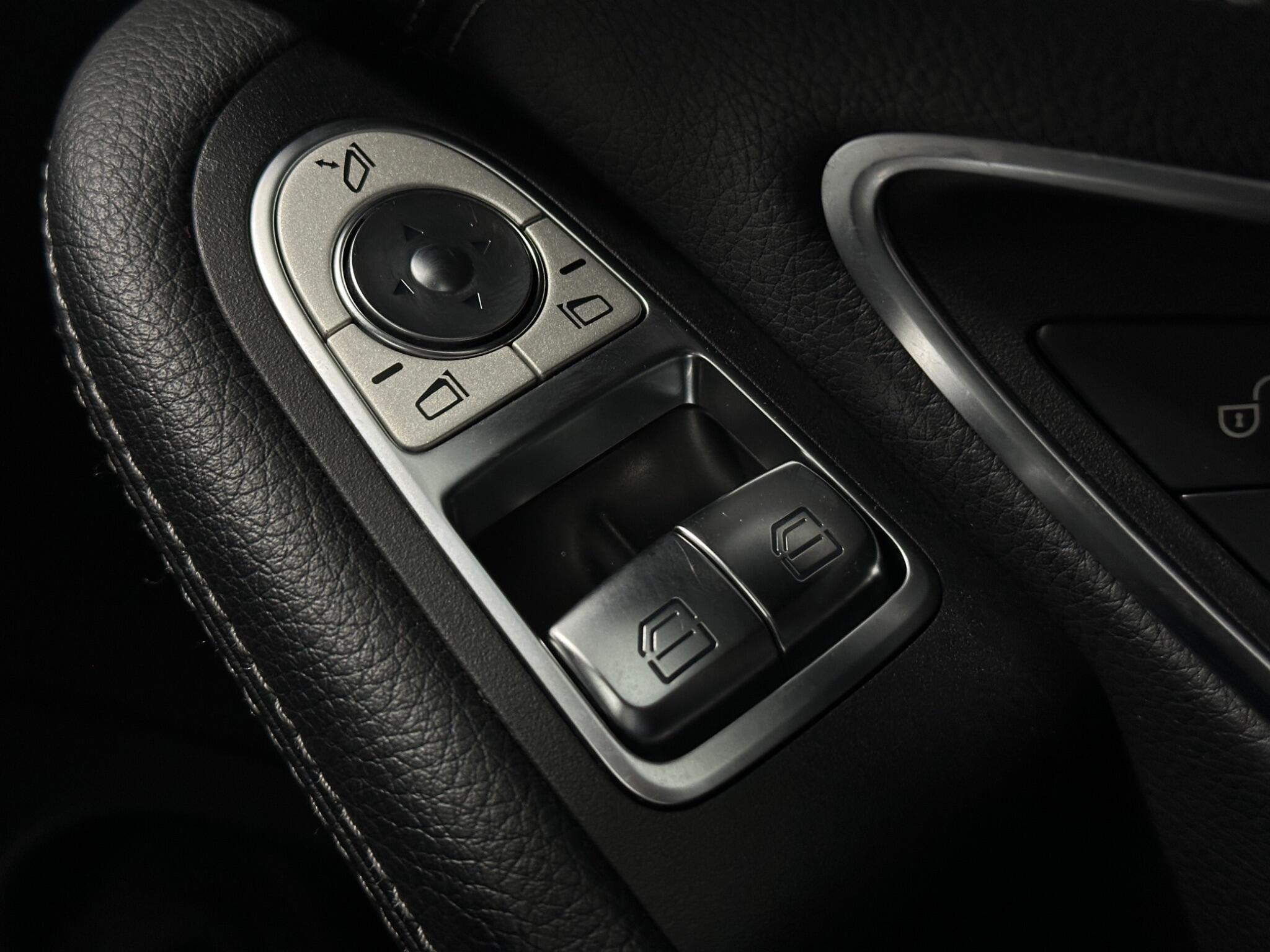 Mercedes-Benz C Class view 19